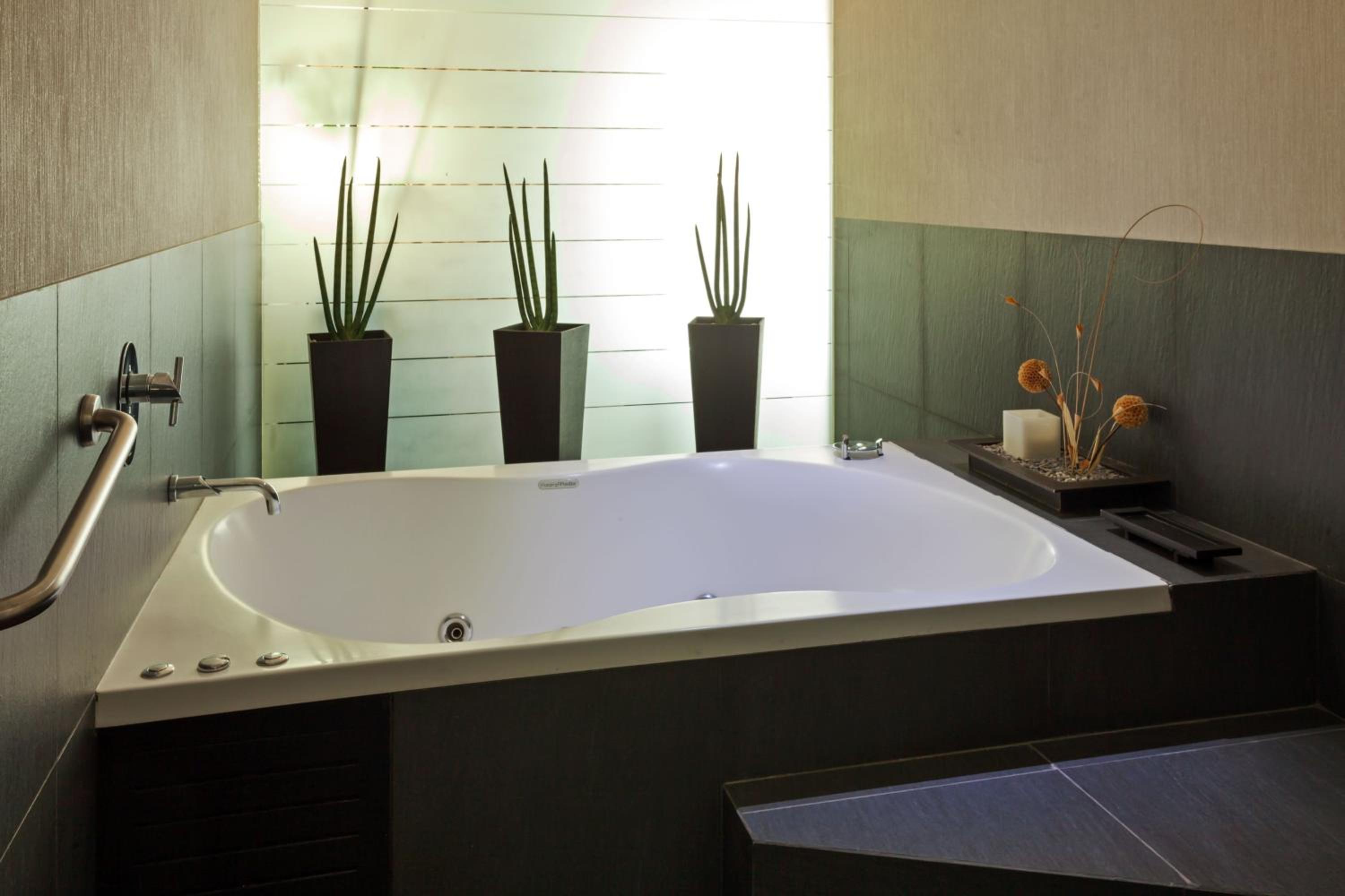 Junior King Suite - Photo 14