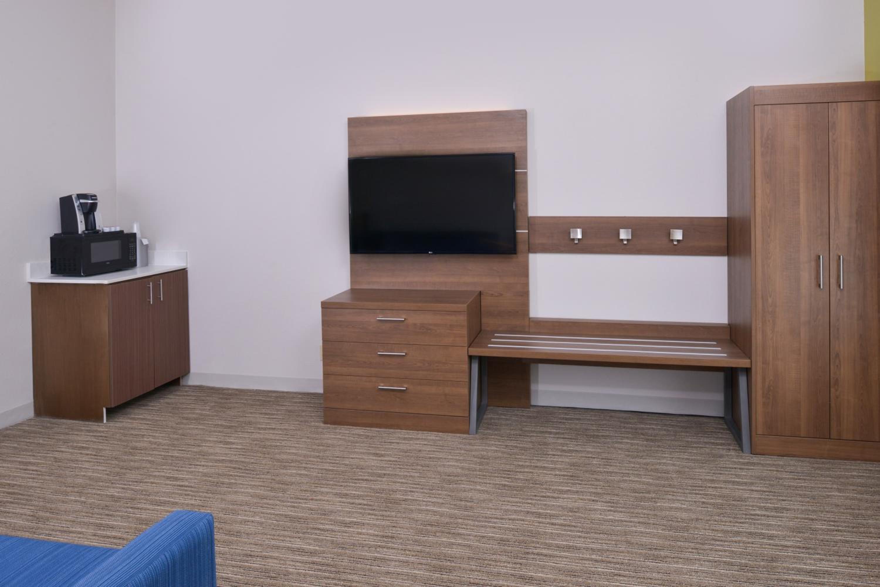 King Suite - Disability Access - Photo 6