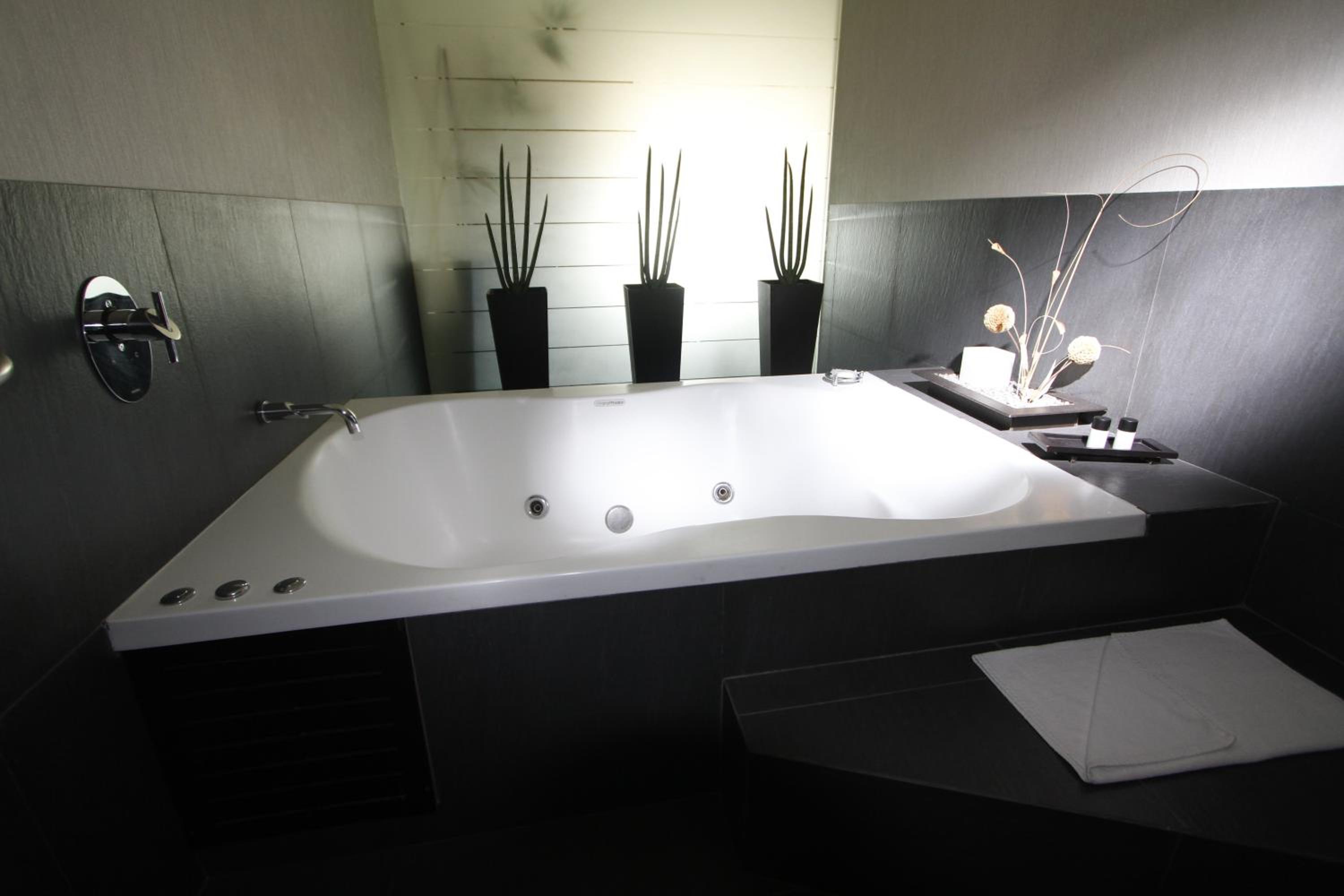 Junior King Suite - Photo 3