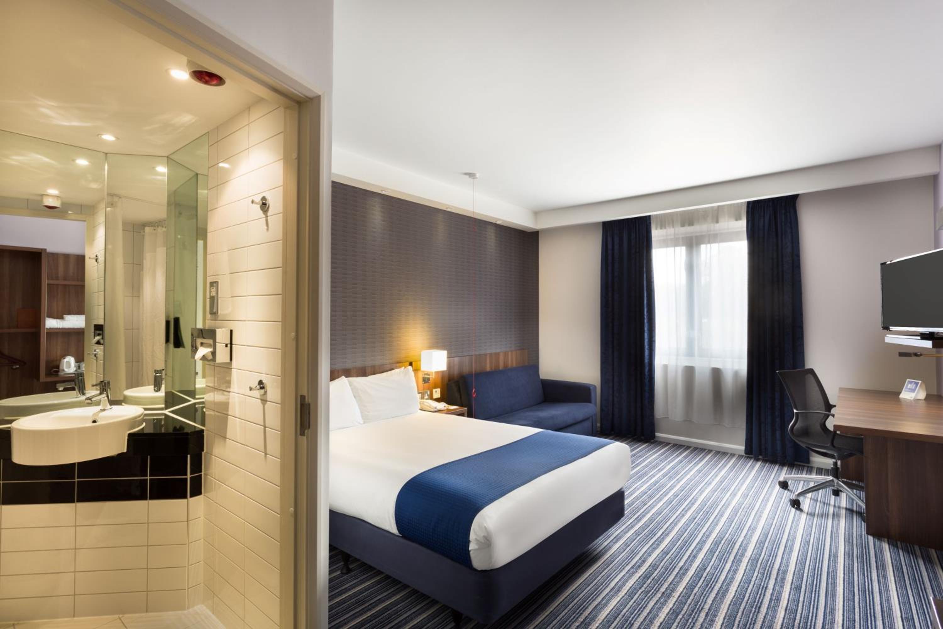 Double Room with Free Hot Breakfast - Accessible - Photo 5