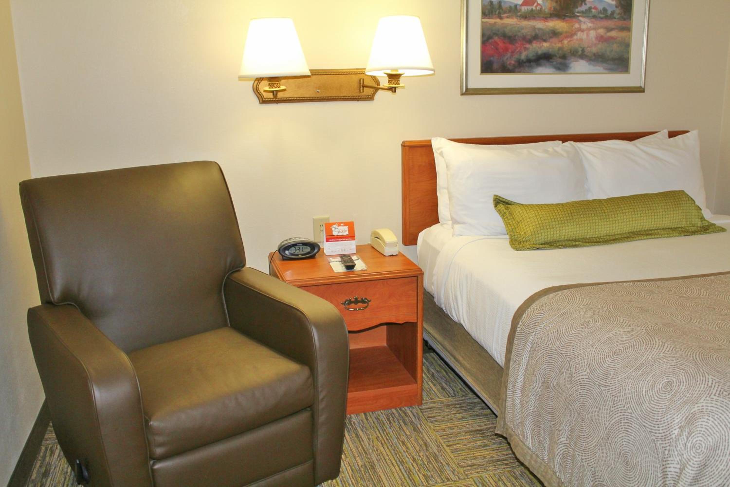 Studio Queen Suite - Photo 2