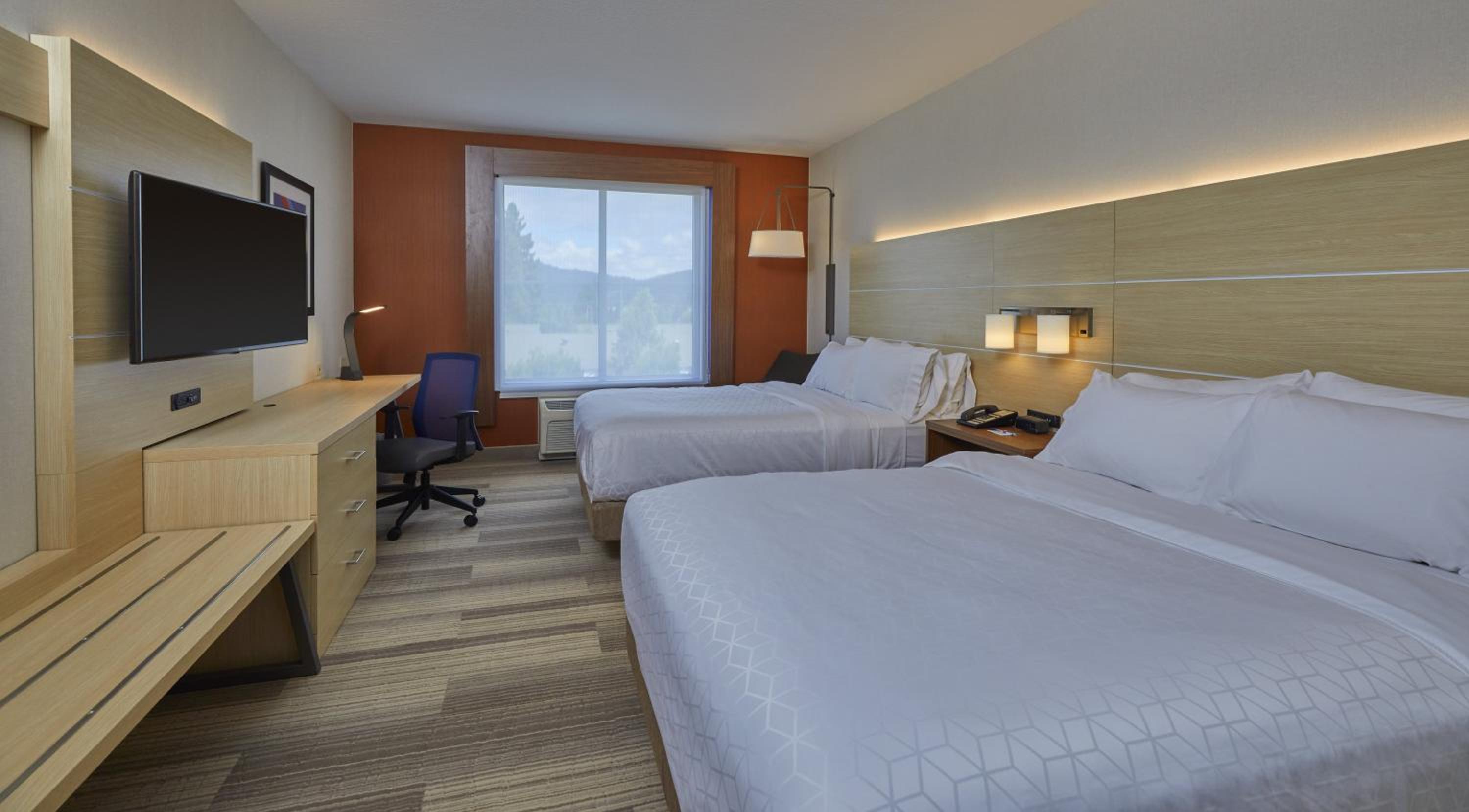 Standard Room with Two Queen Beds - Photo 2