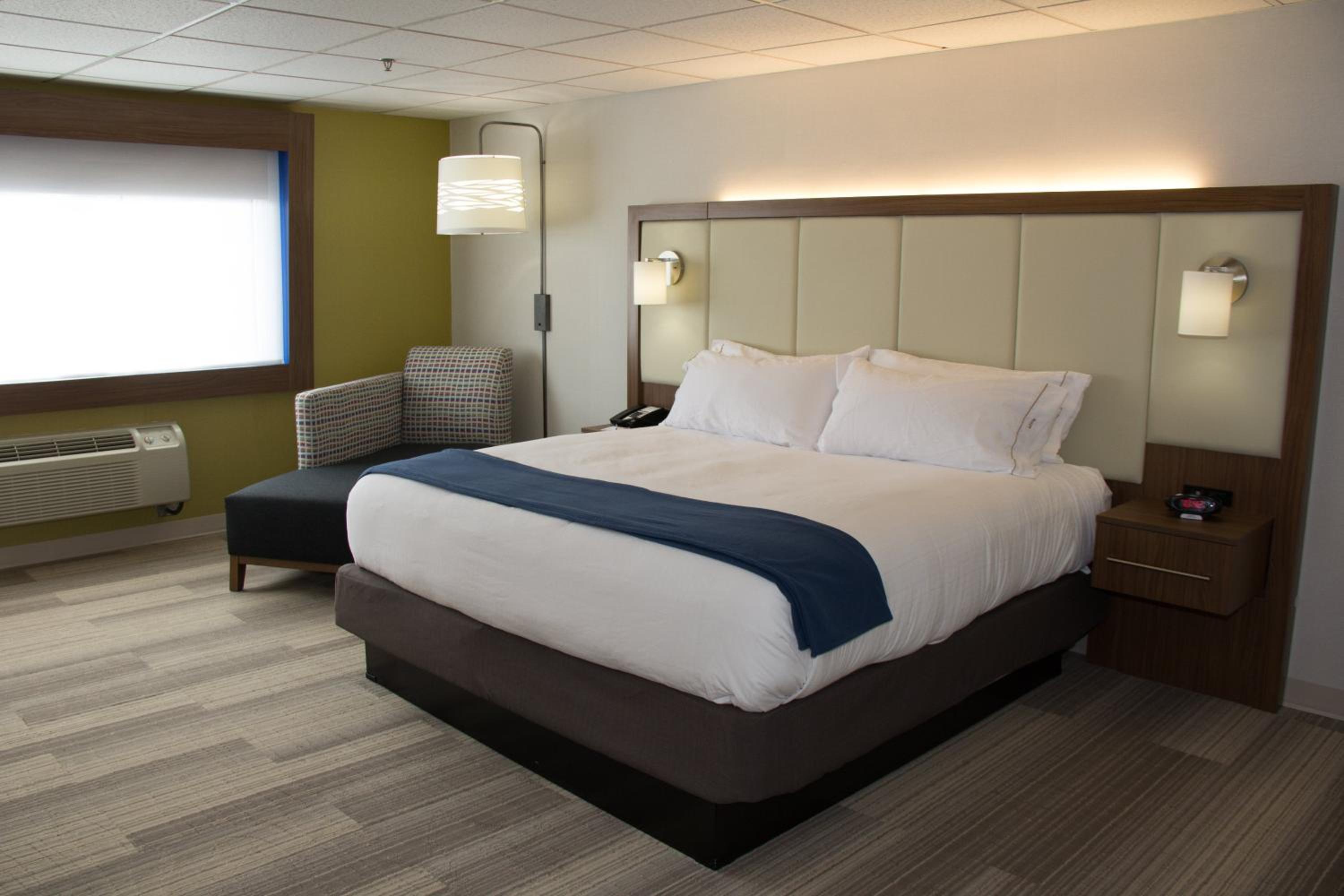 Standard King Room - Photo 3