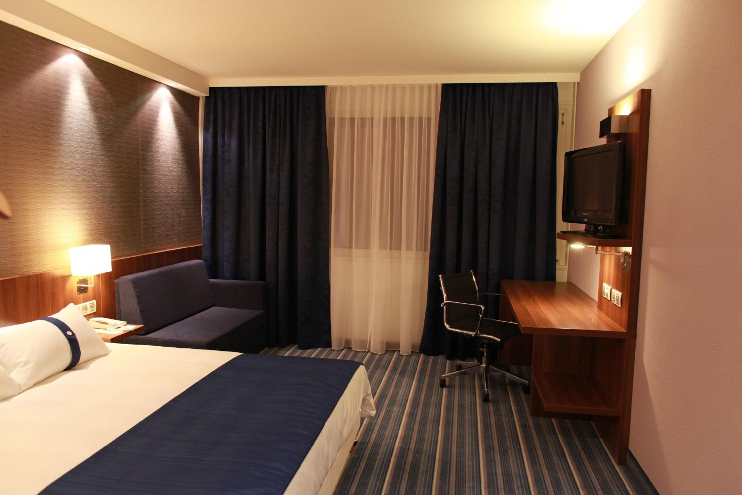 Standard Double Room - Photo 7