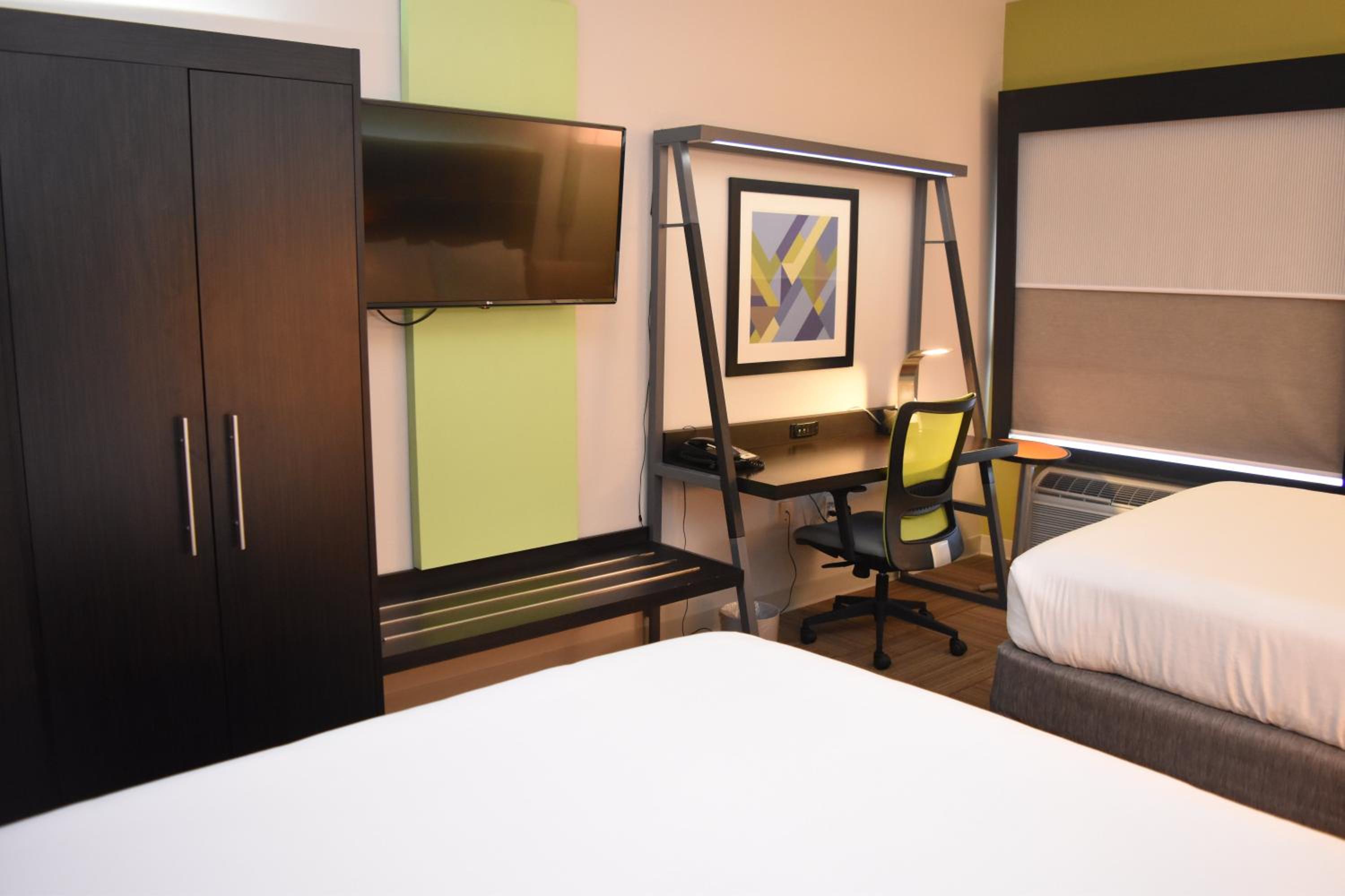 Standard Queen Room with Two Queen Beds - Photo 1