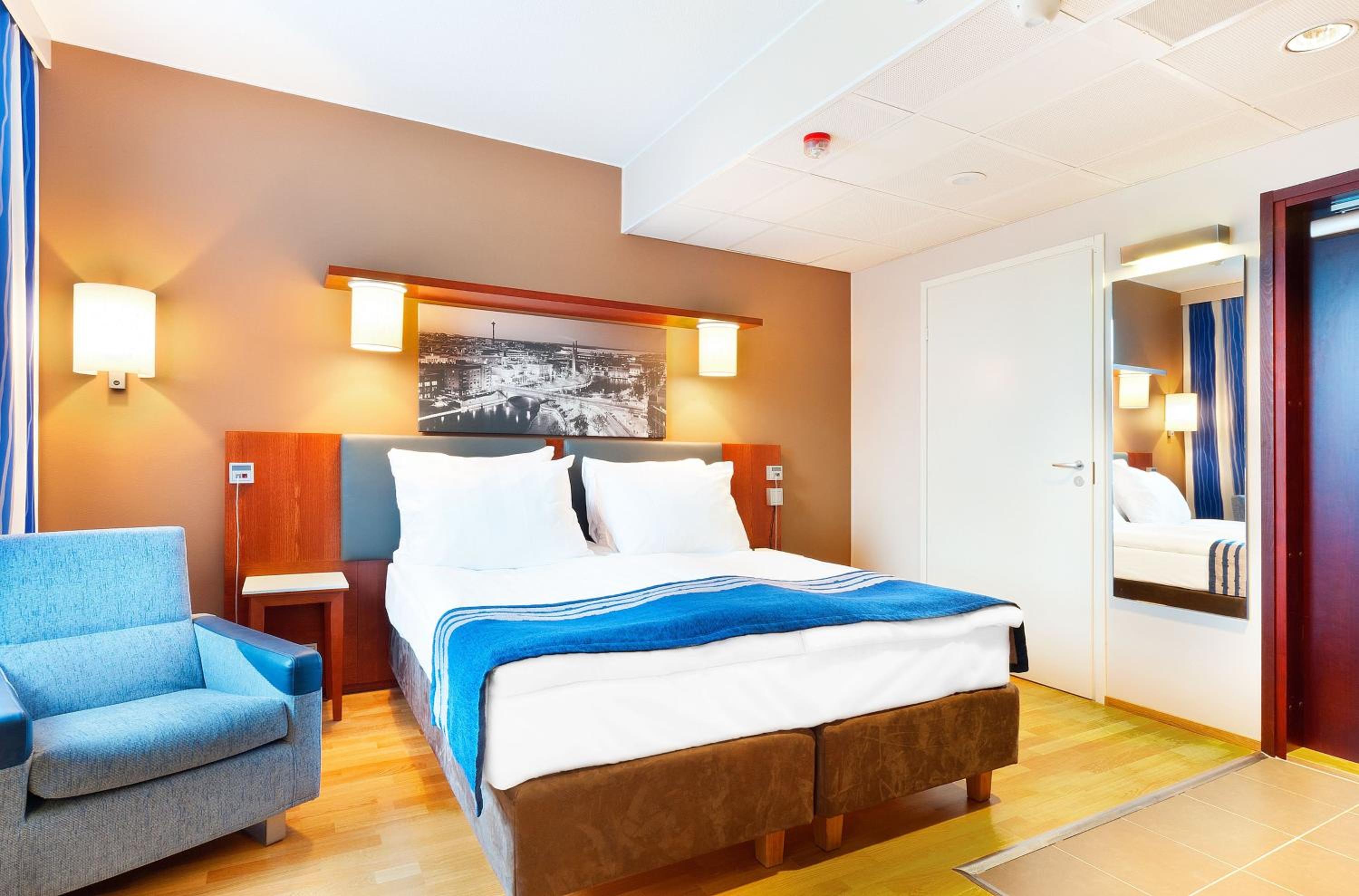 Standard Queen Room - Accessible photo 2