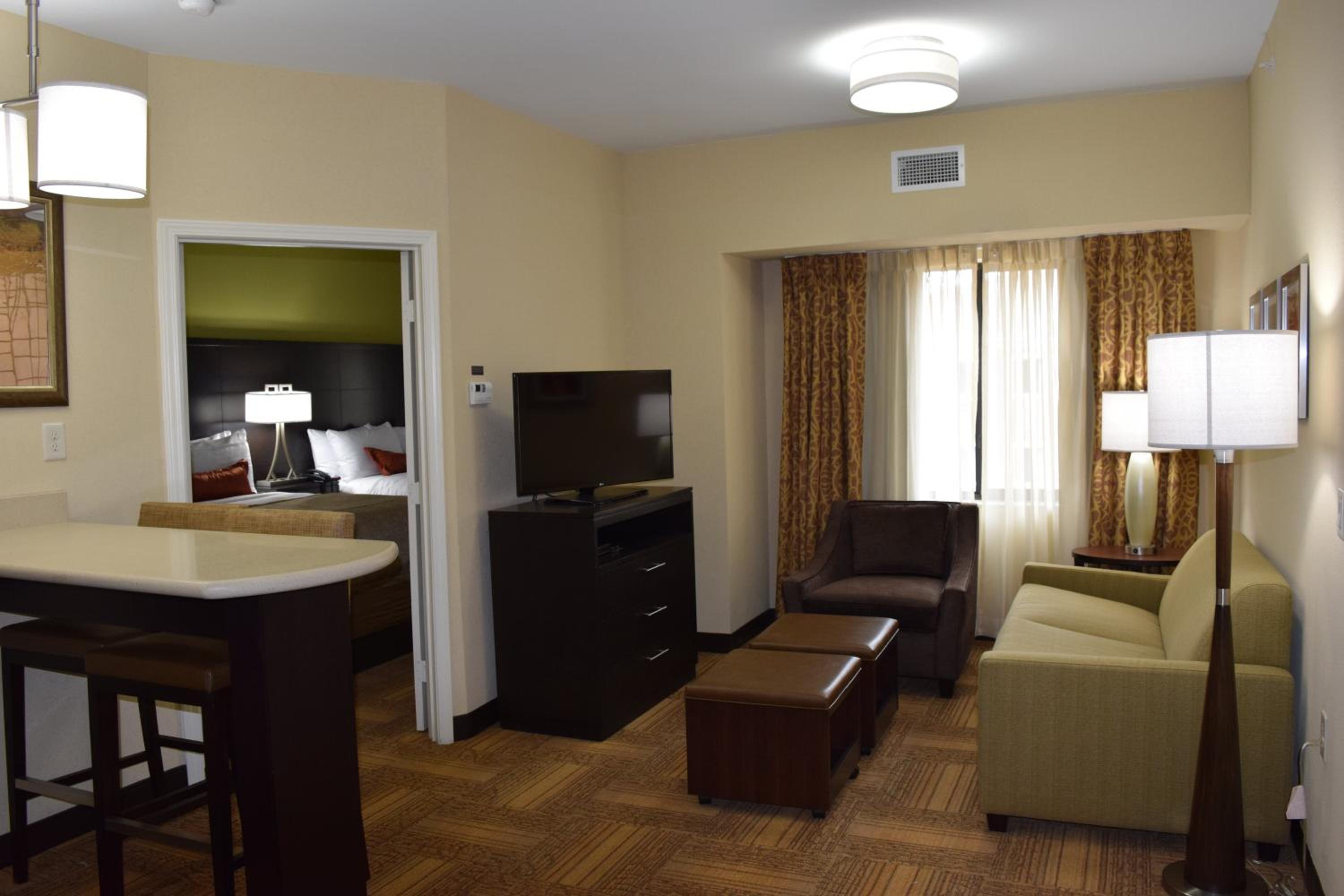 Queen Suite with Two Queen Beds and Mobility Accessible Bathtub - Non-Smoking