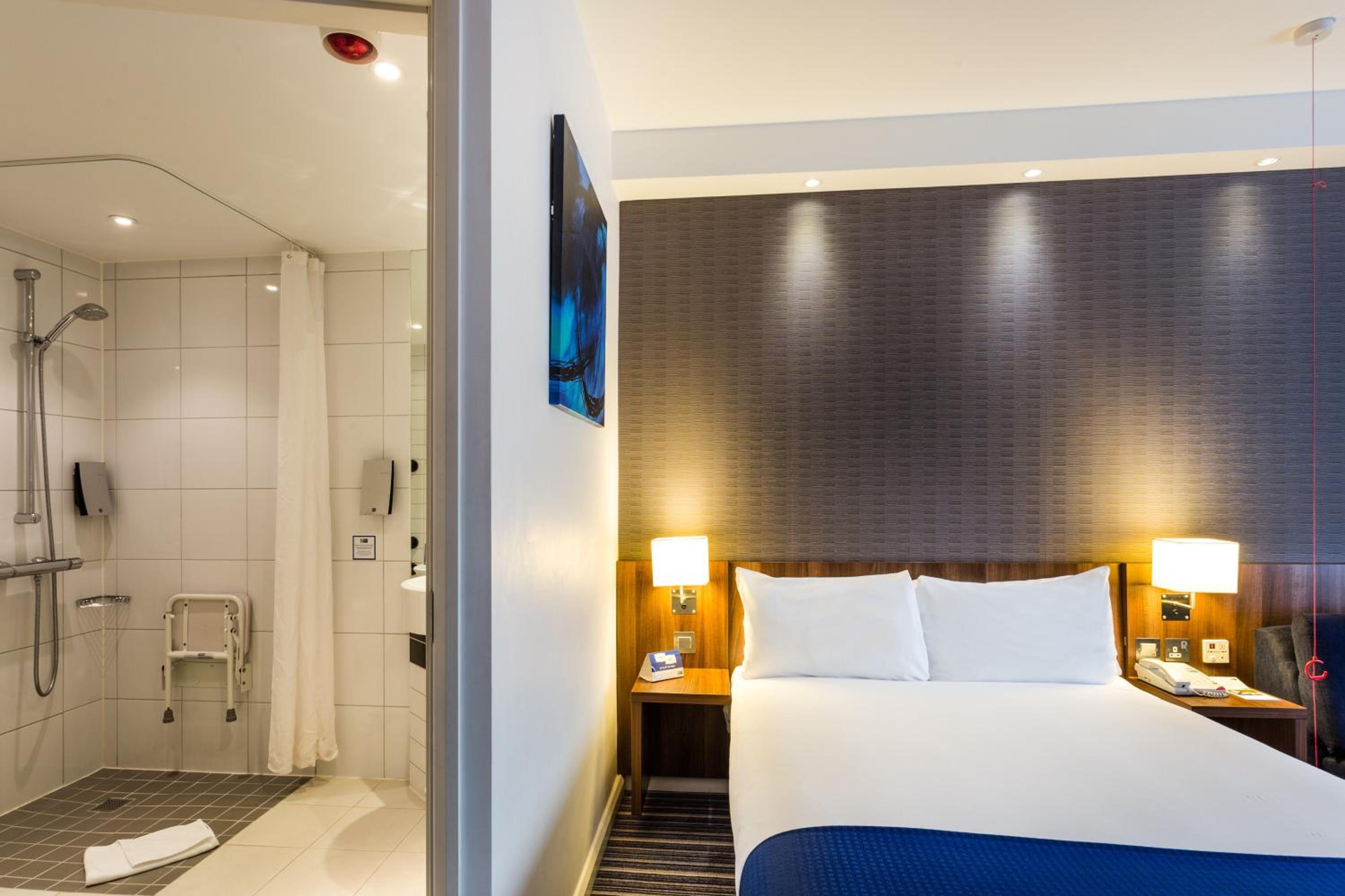 Double Room with Free Hot Breakfast - Accessible - Photo 4