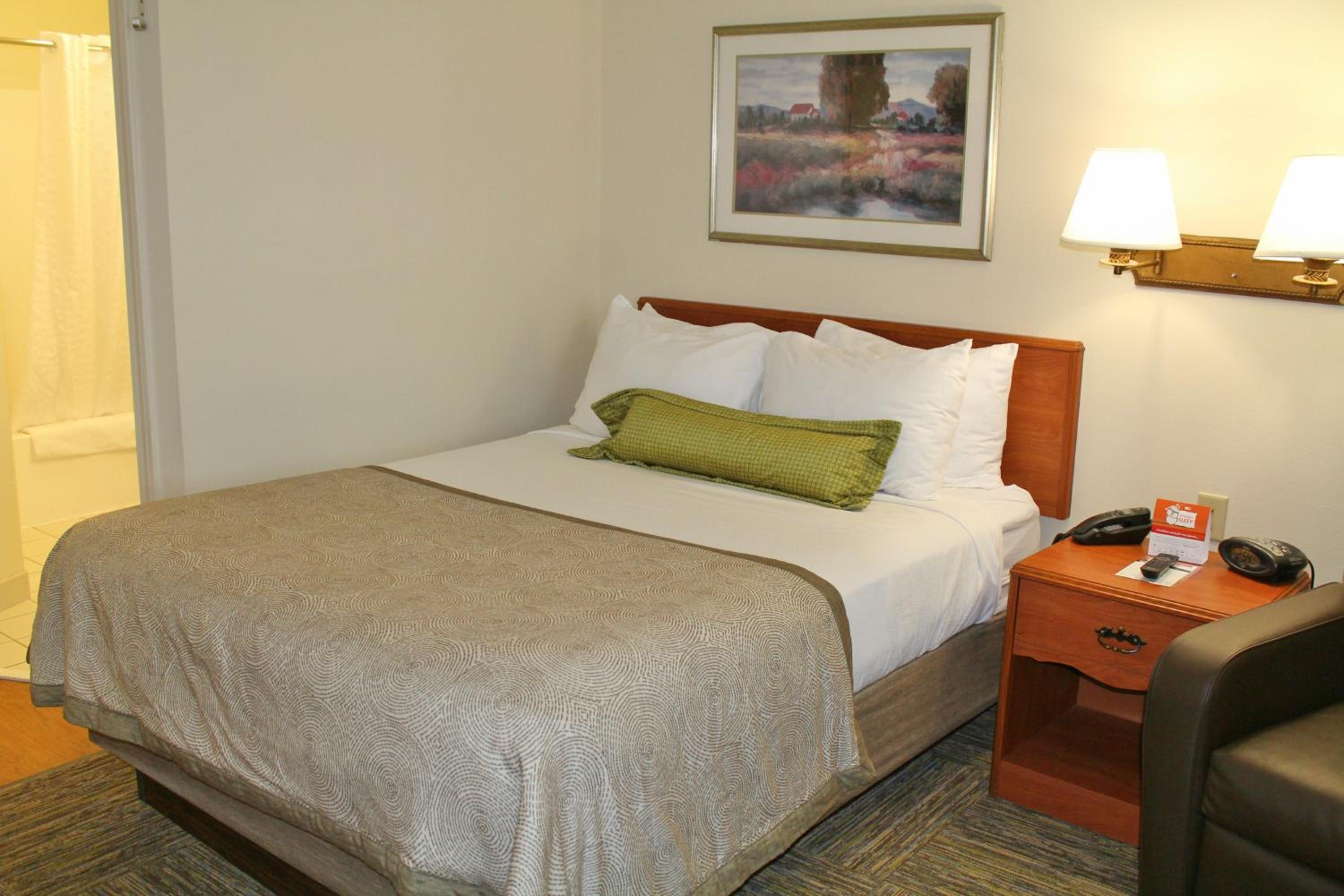 Studio Queen Suite - Photo 1