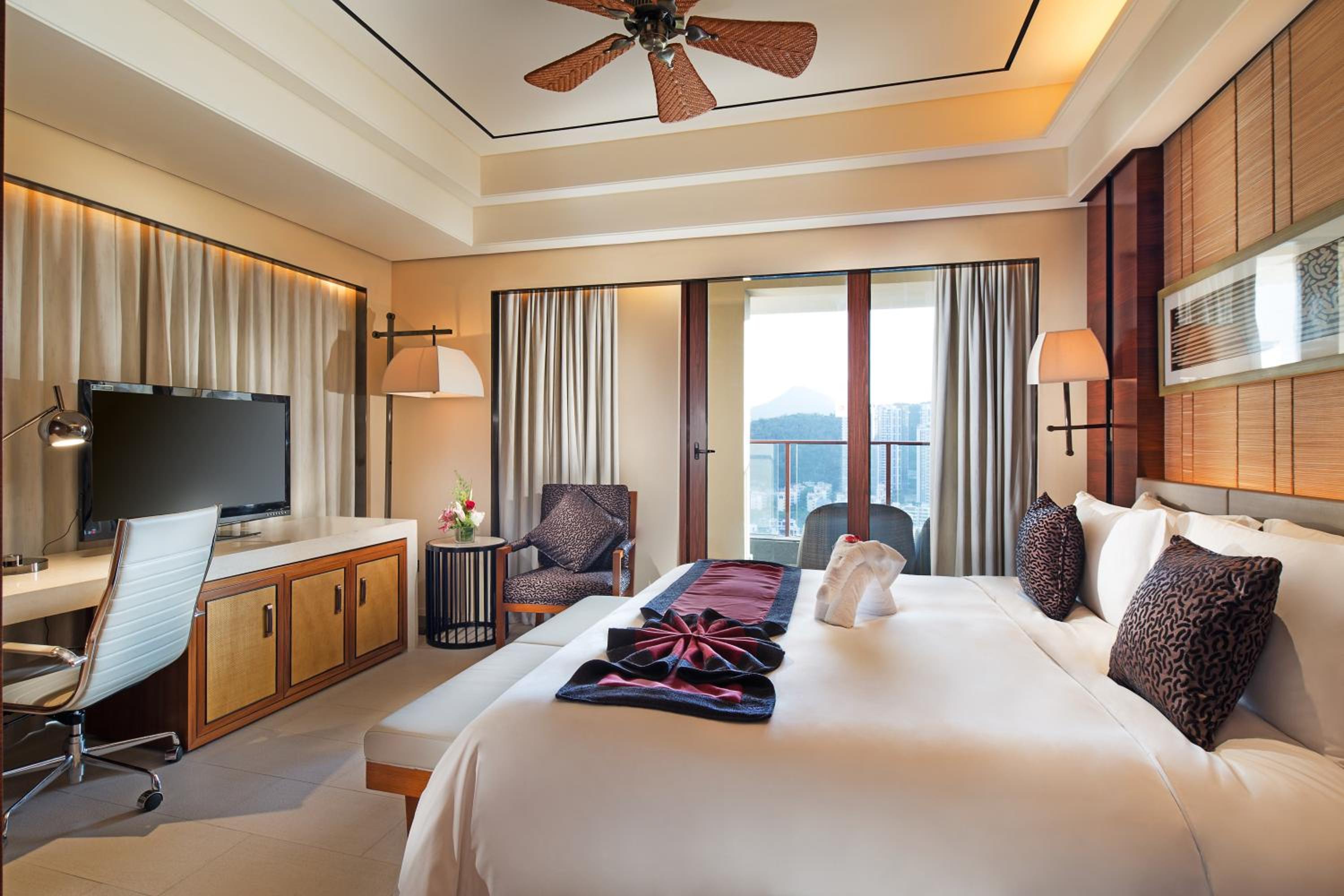 Two-Bedroom Suite with Bay View and Lounge Access - Smoking photo 3