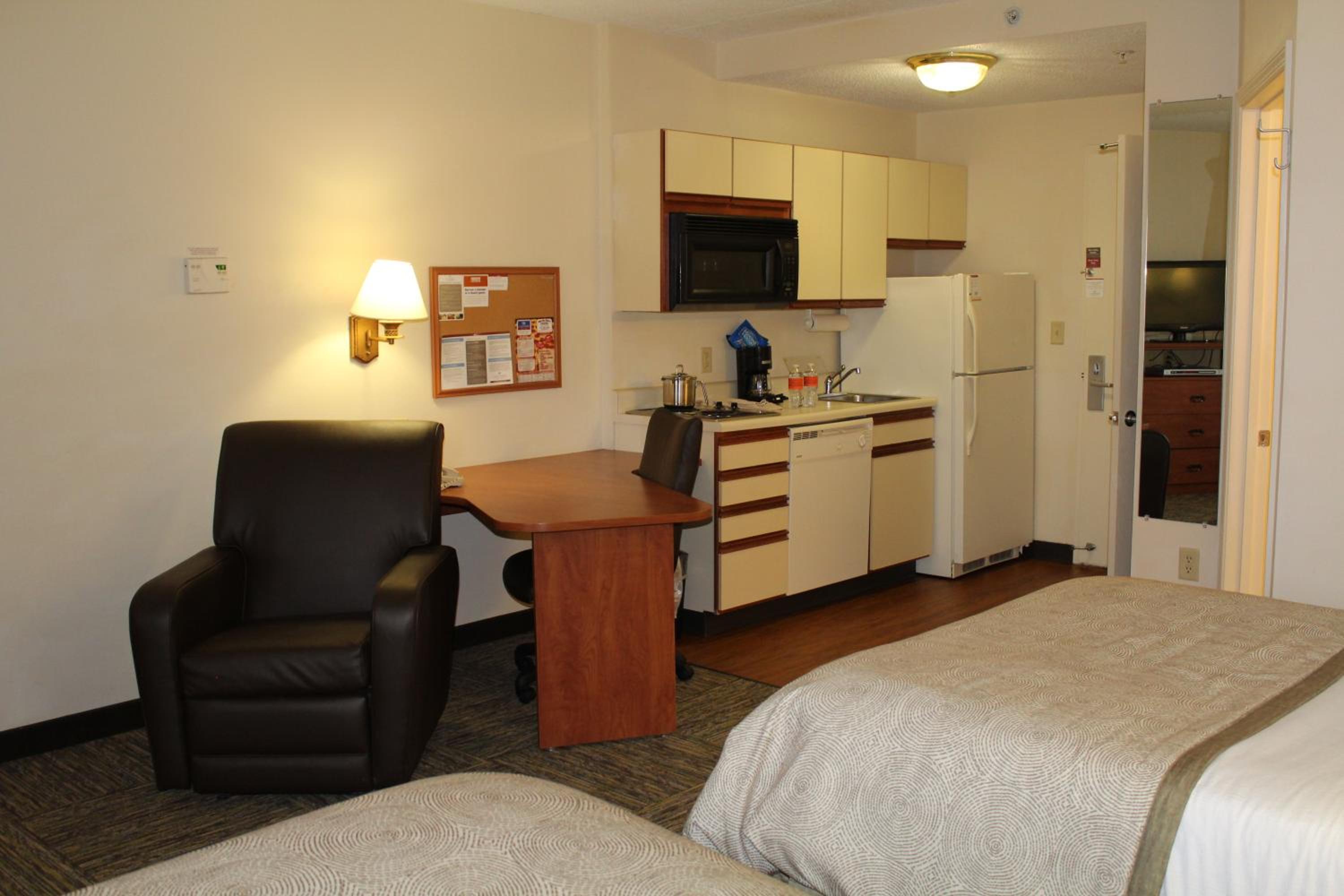 Studio Suite with Two Double Beds - Photo 1