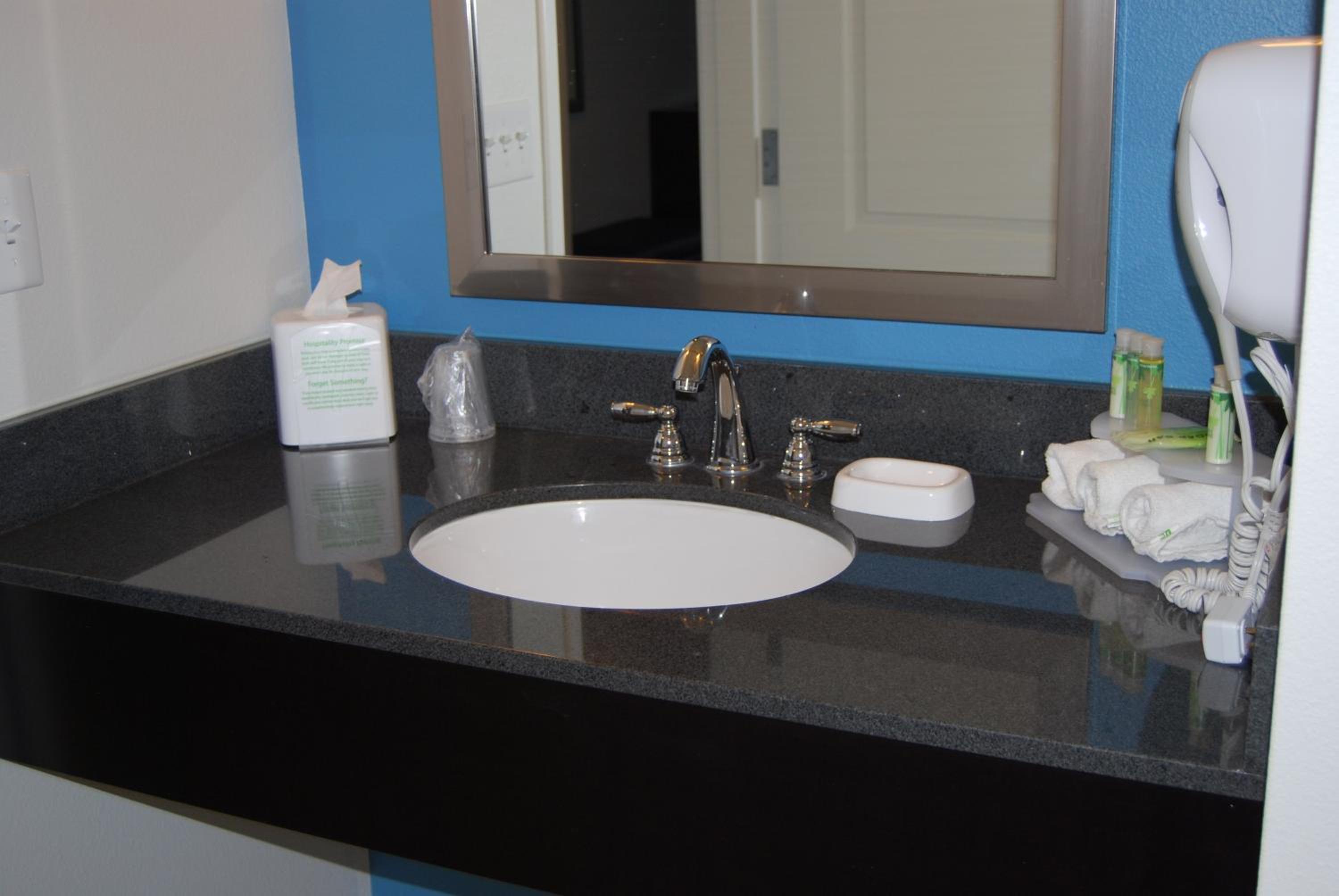 Standard King Room photo 3