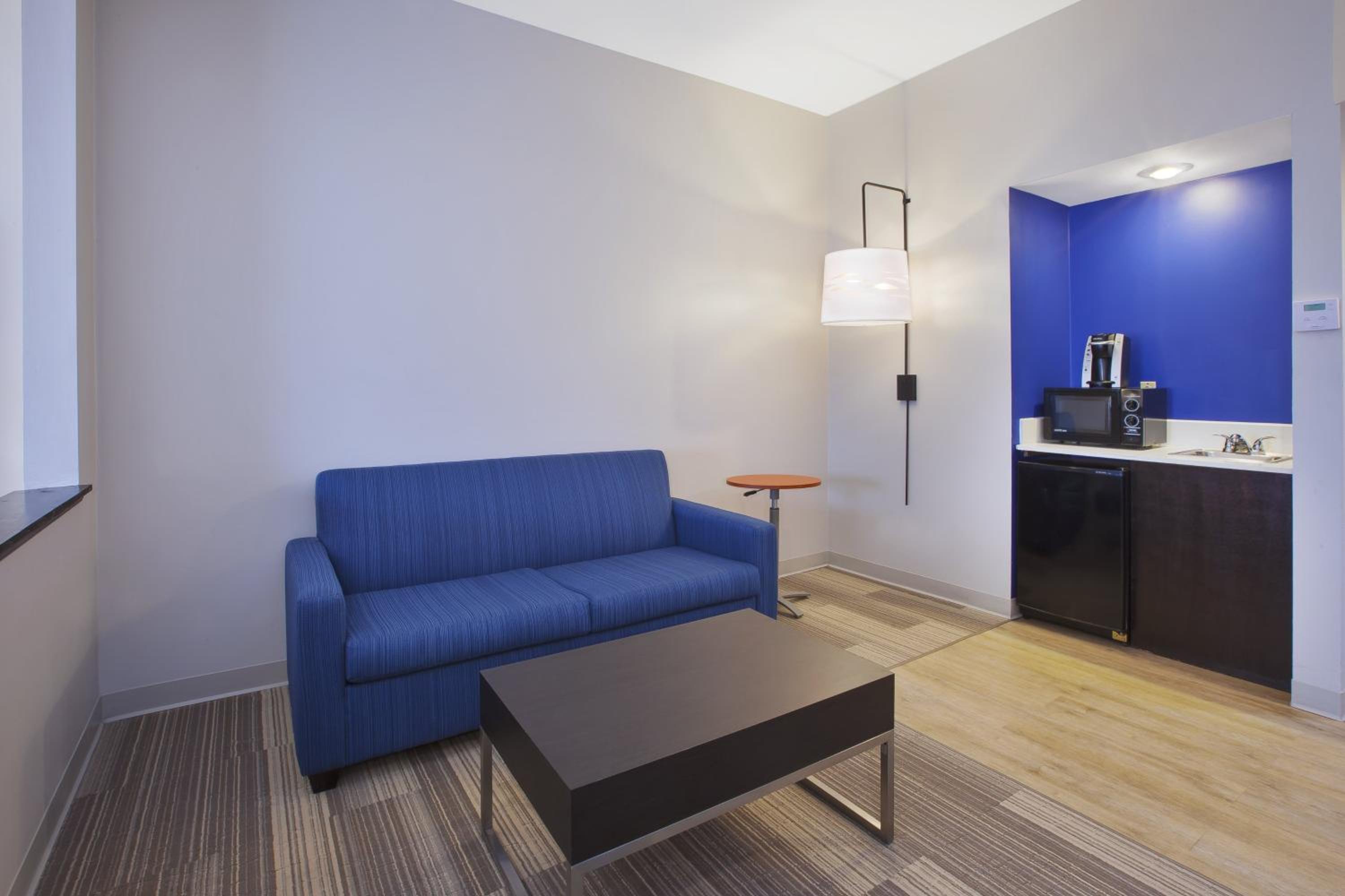 King Suite - Photo 3