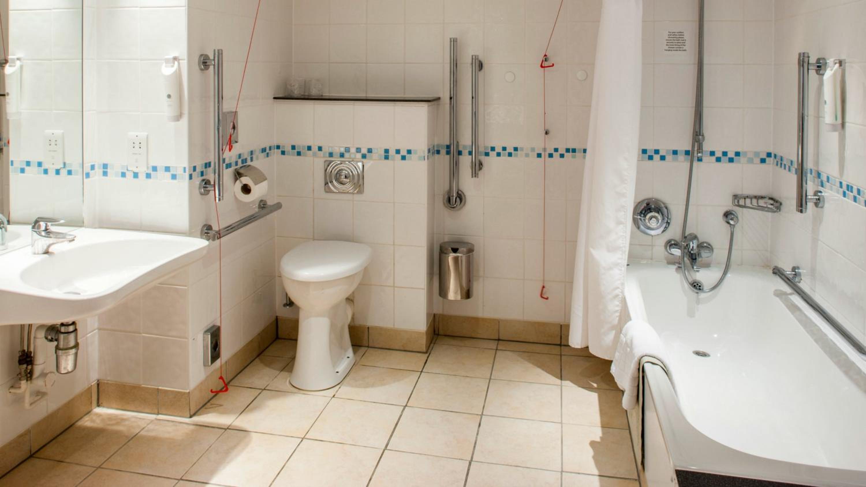 Standard Double Room - Disability Access - Photo 4