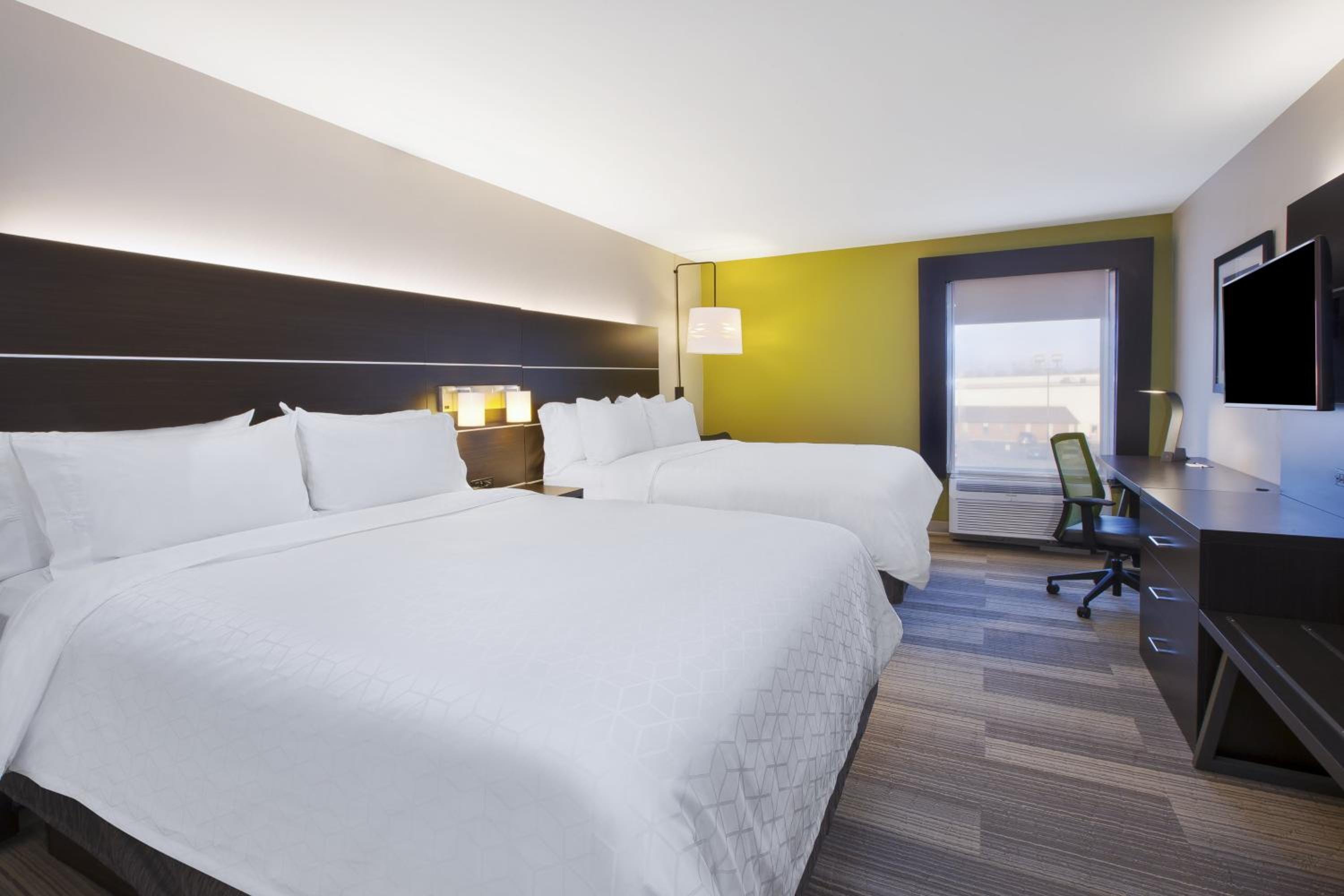 Standard Room with Two Queen Beds - Photo 1