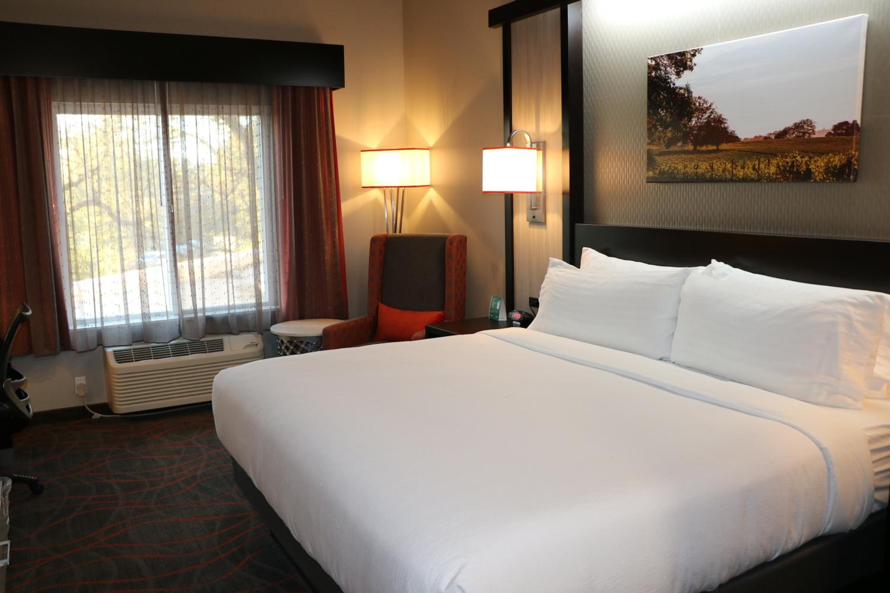 Standard King Room photo 2