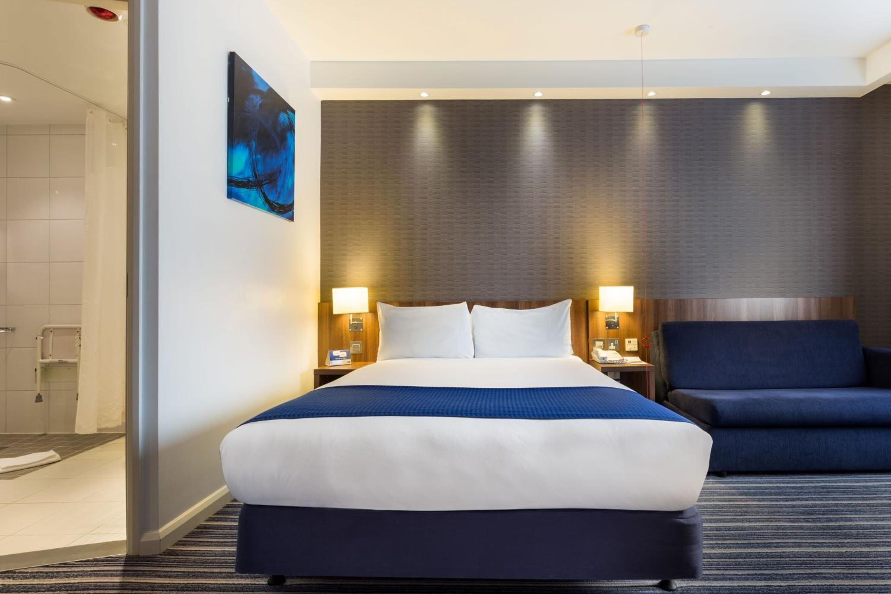 Double Room with Free Hot Breakfast - Accessible - Photo 2