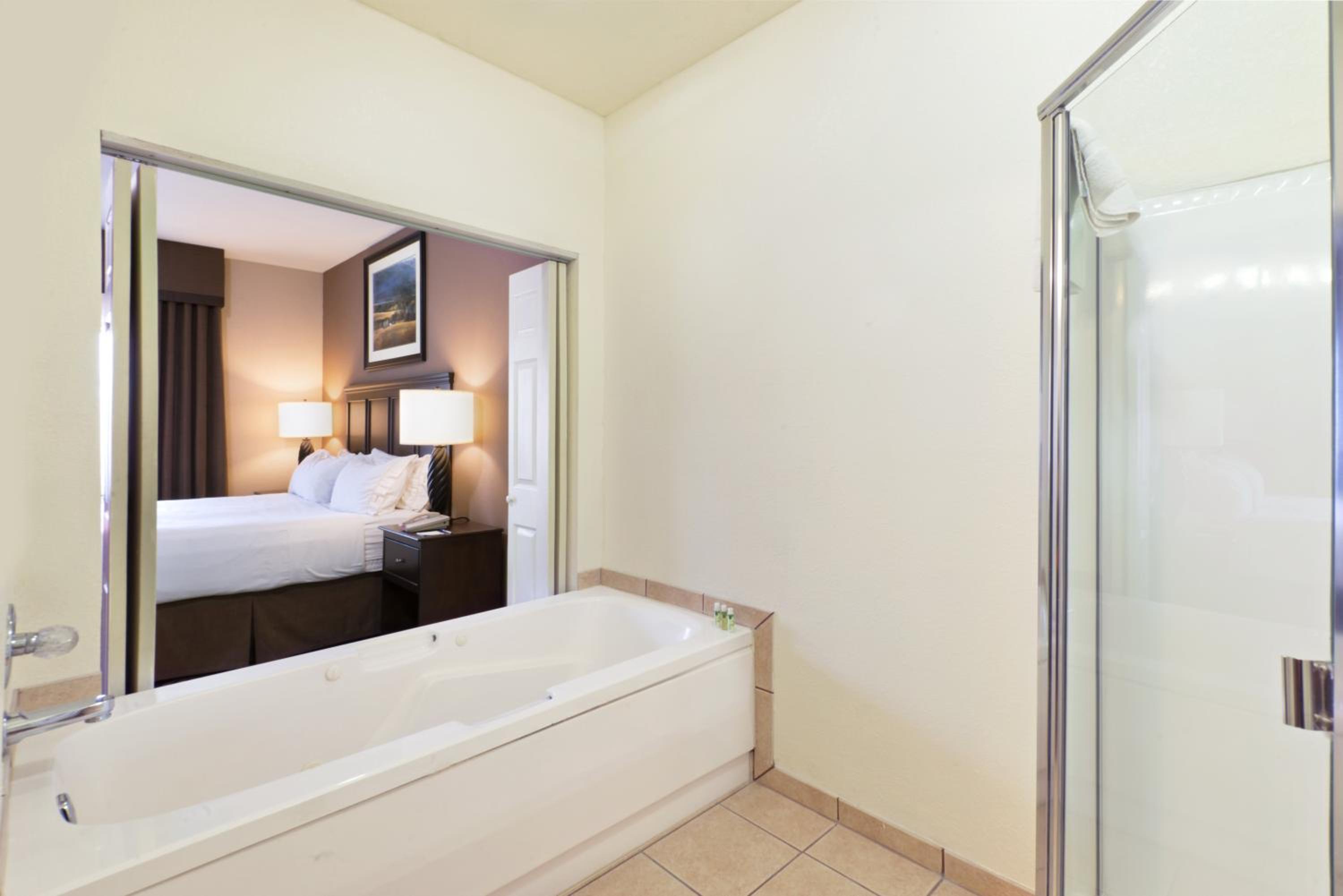 Superior King Room - Photo 2