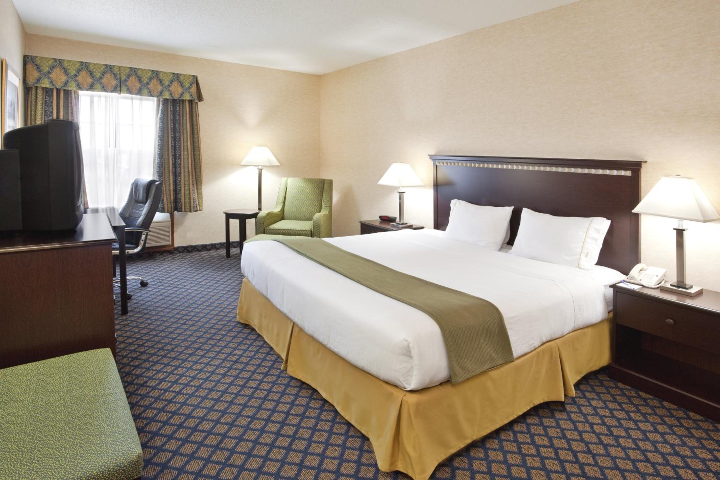Standard King Room photo 2
