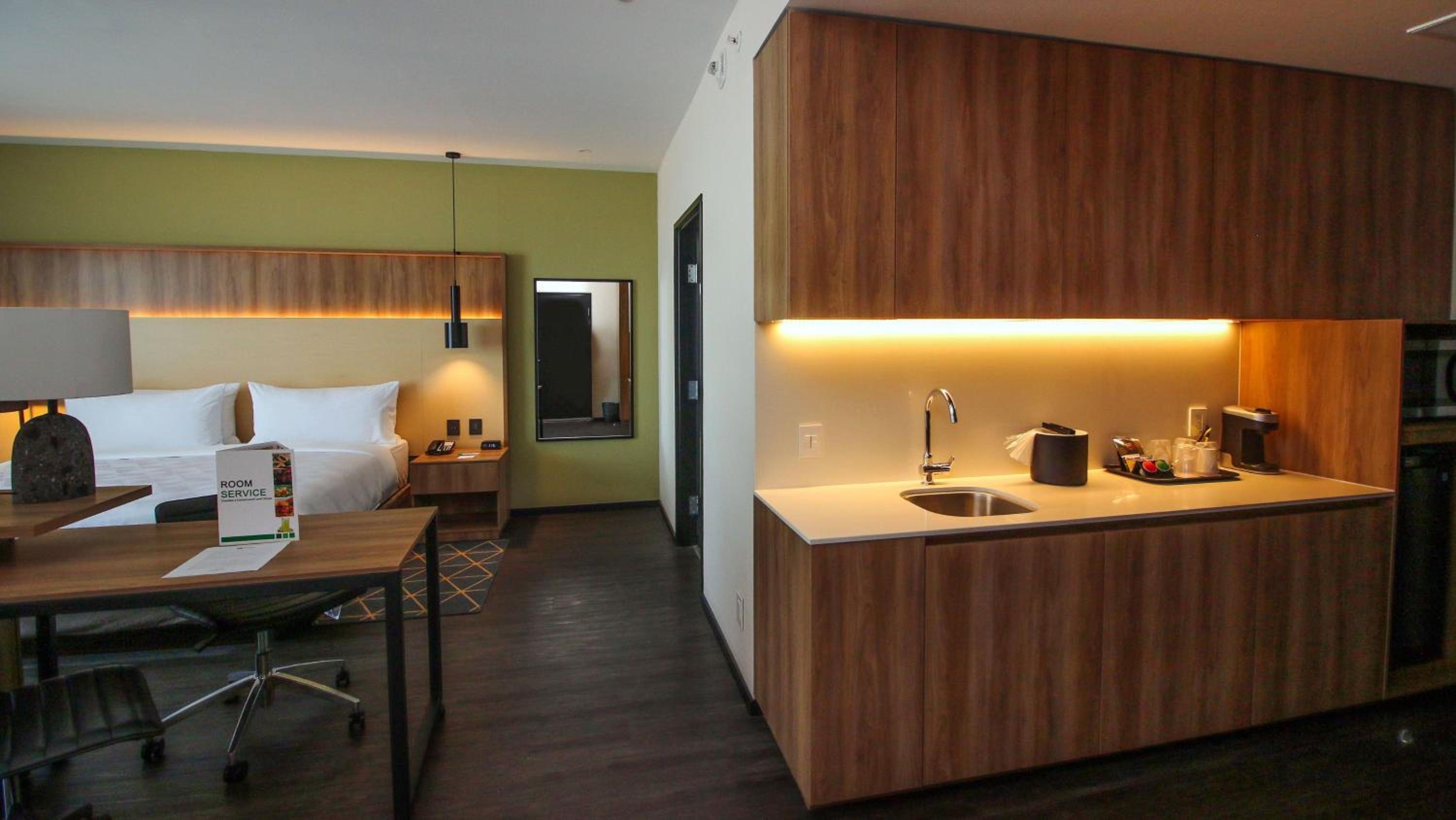 Premium King Room with City View - Photo 1