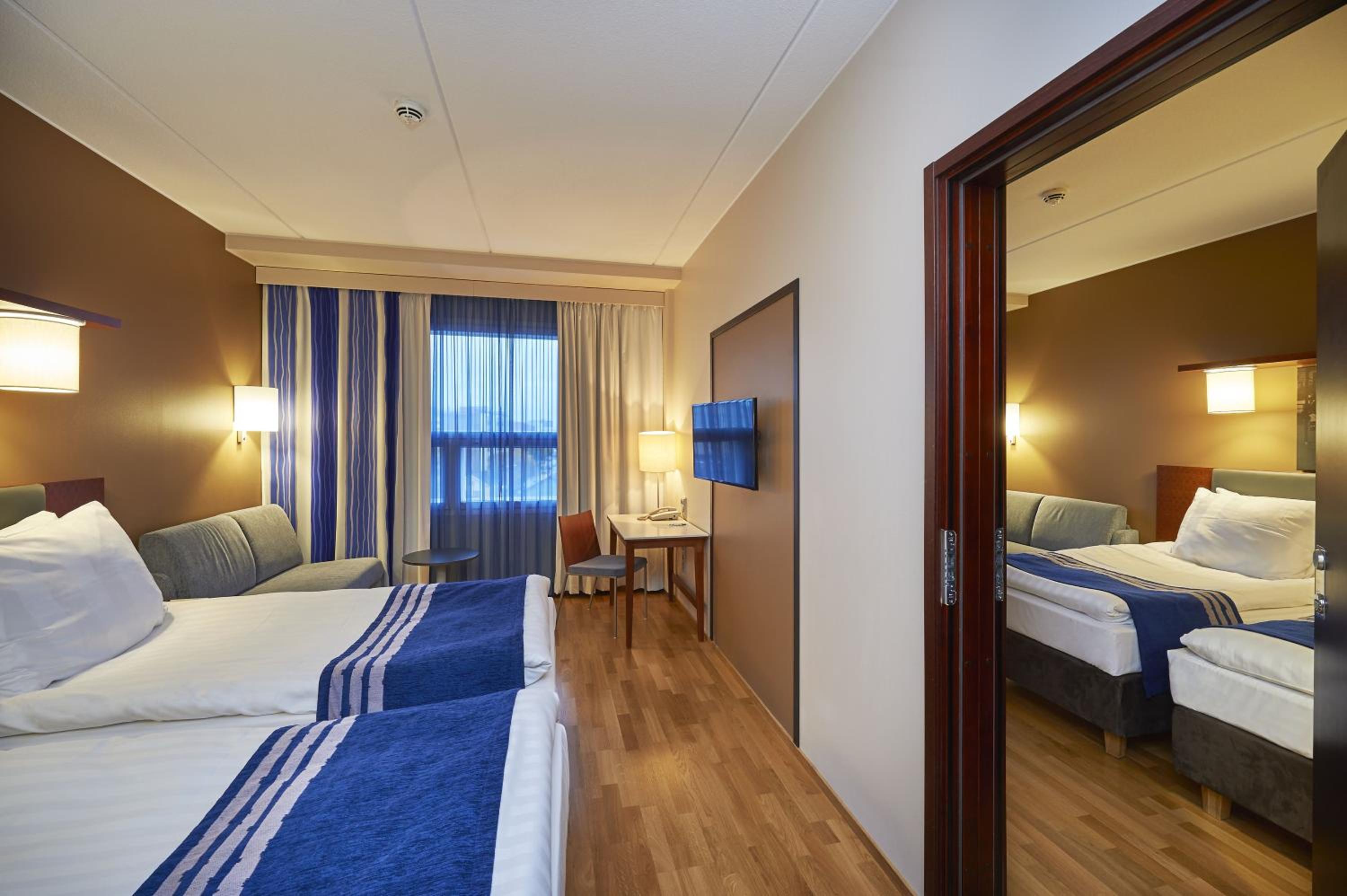 Standard Room with Two Single Beds - Photo 1
