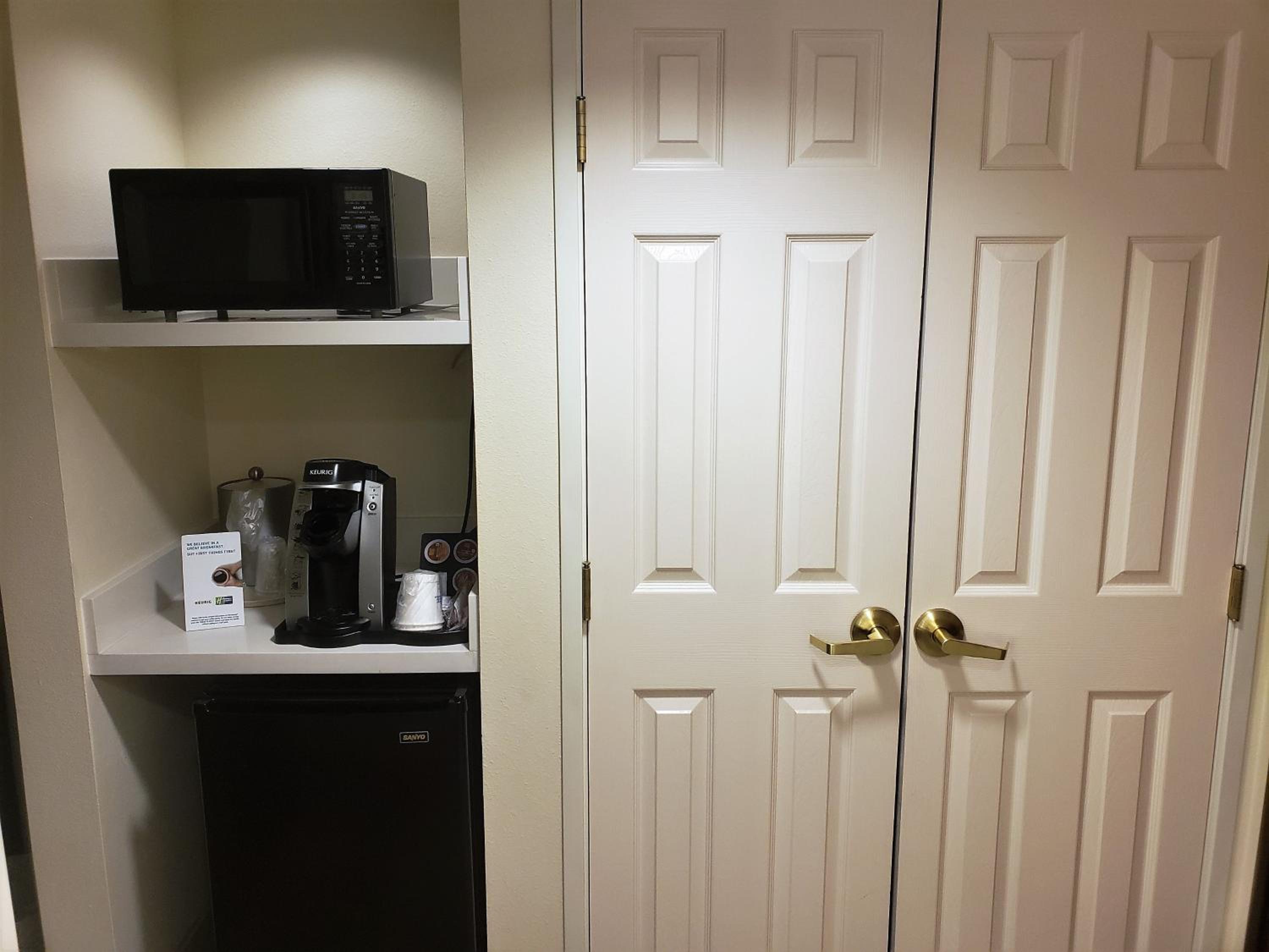 Standard King Room - Photo 4