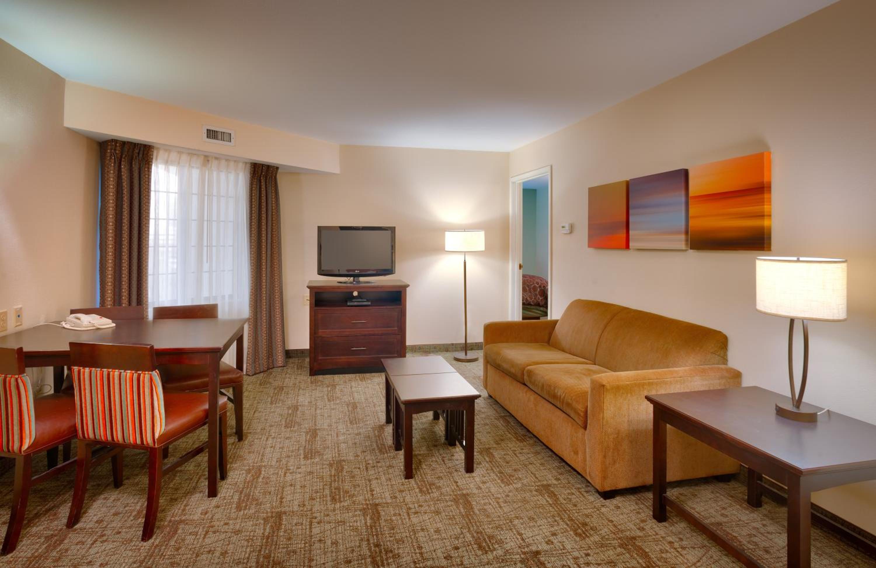 One-Bedroom Suite - Photo 4