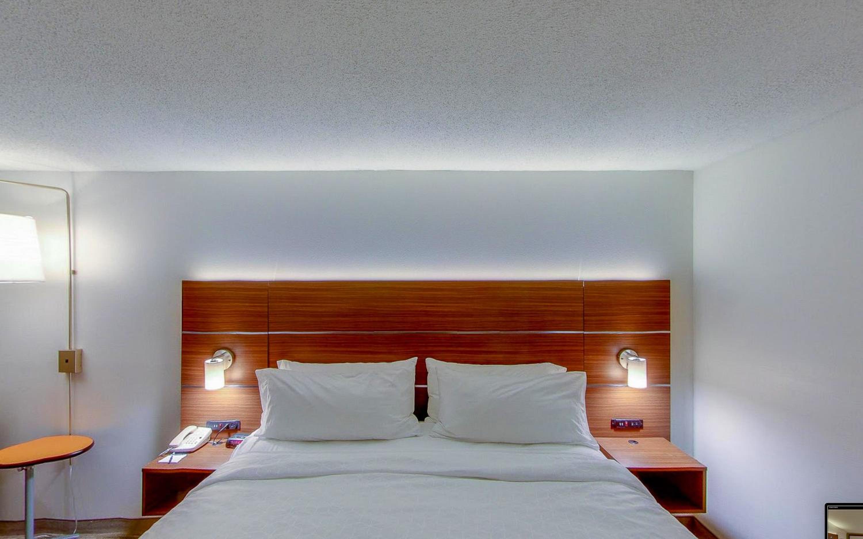 Standard King Room - Photo 2