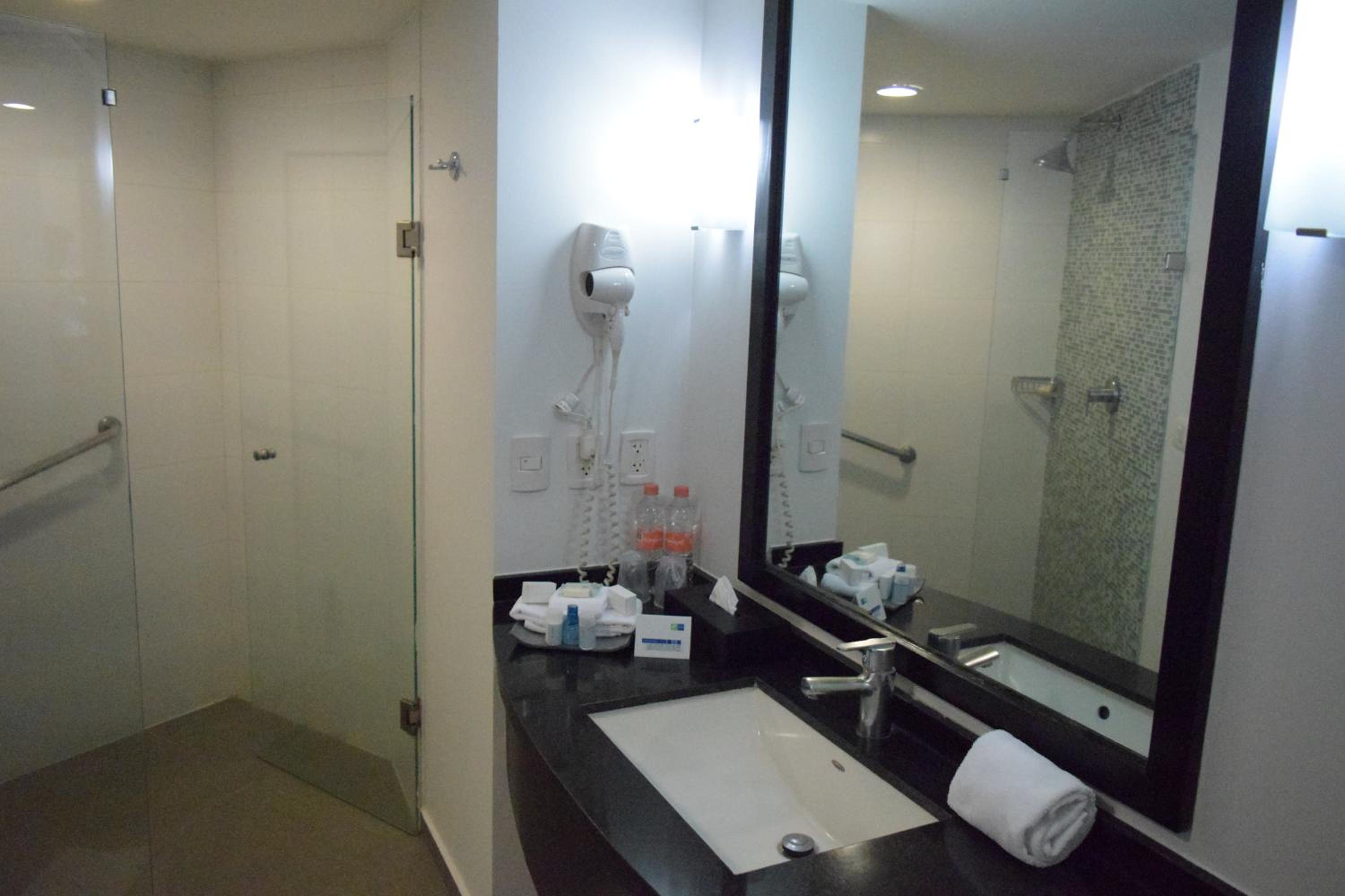 Standard King Room - Photo 2