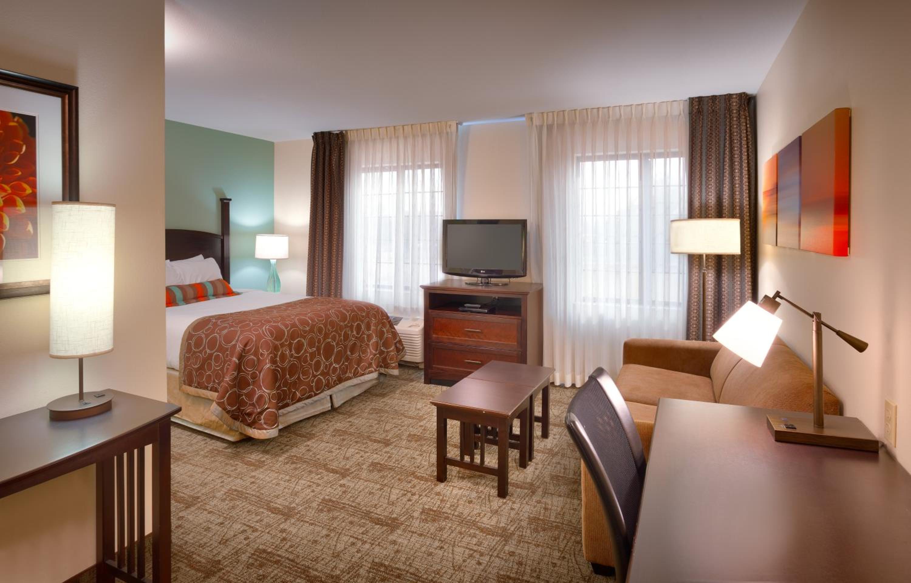 One-Bedroom Suite with Roll-In Shower - Communications Access - Photo 1