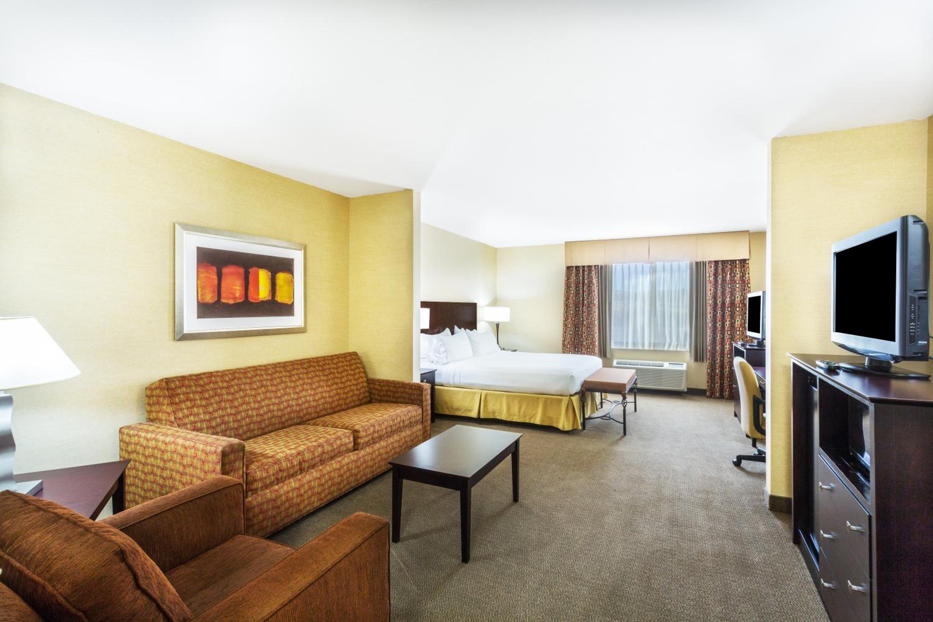 King Suite with Sofa Bed photo 2