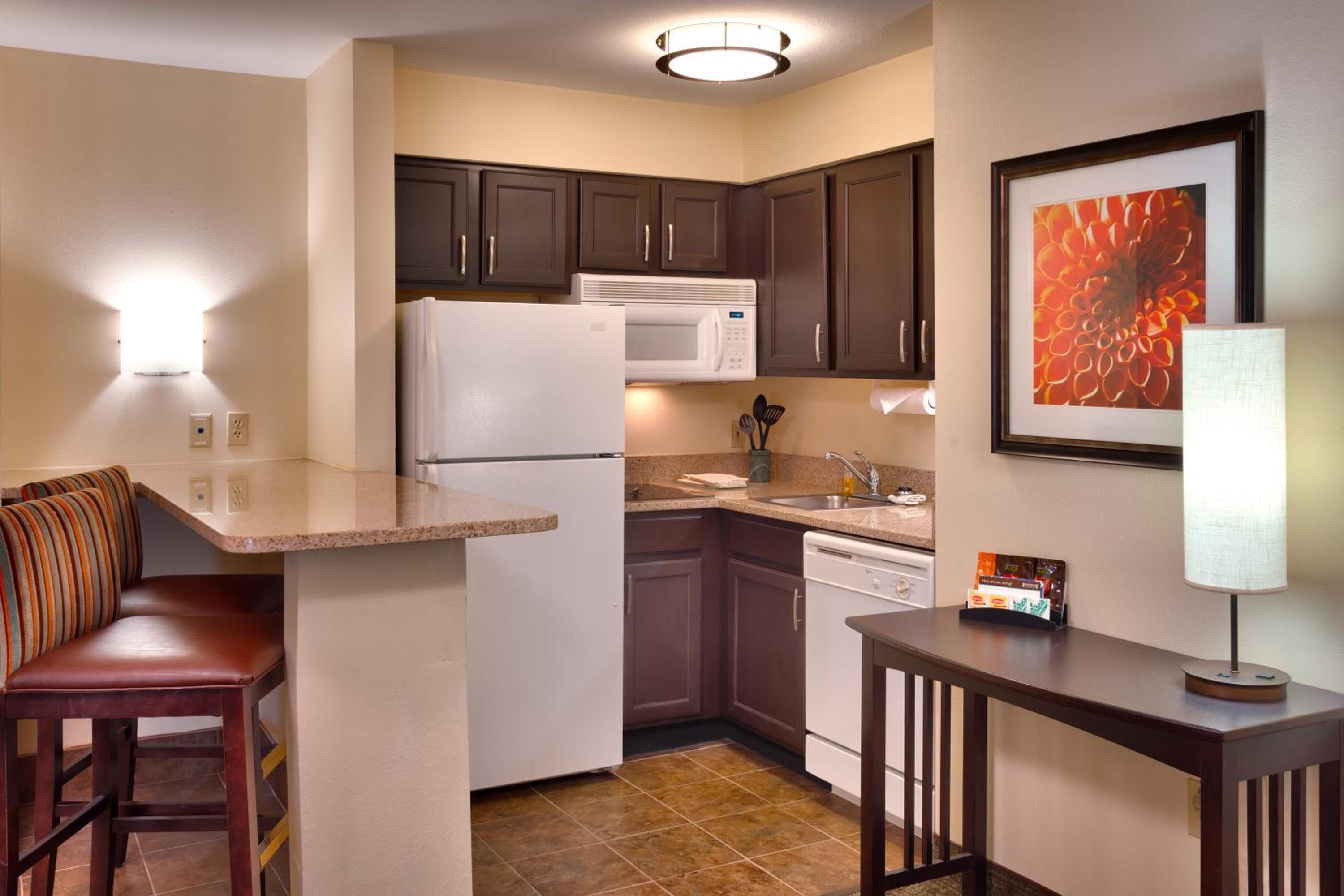 One-Bedroom Suite - Photo 3