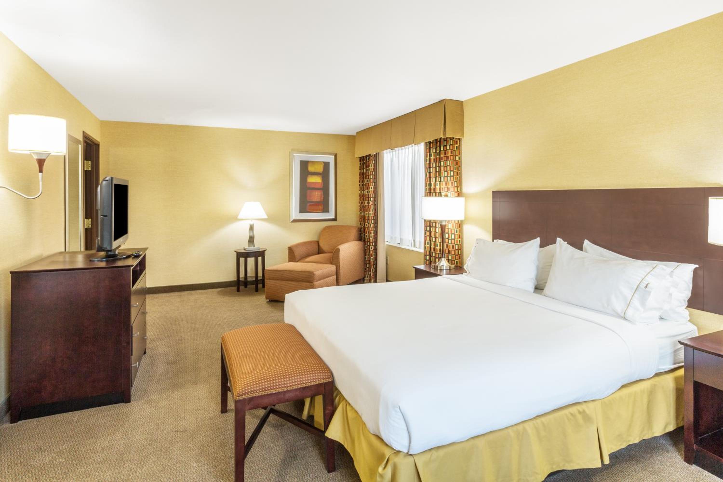 Standard King Room photo 3