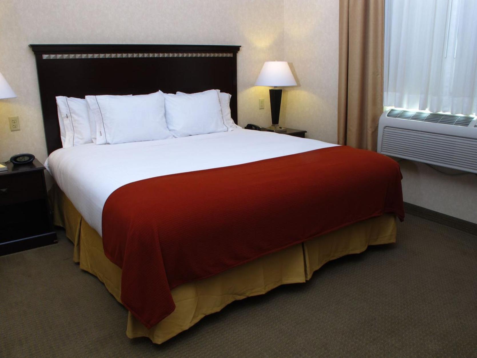 Standard King Room - Photo 6