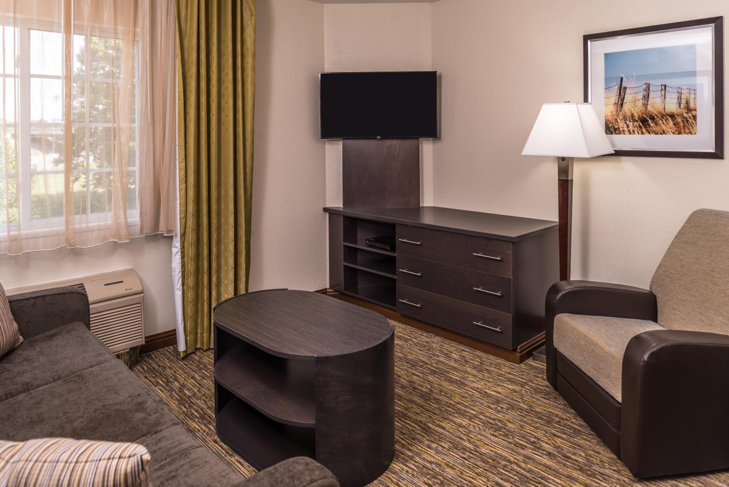 One-Bedroom King Suite - Photo 3
