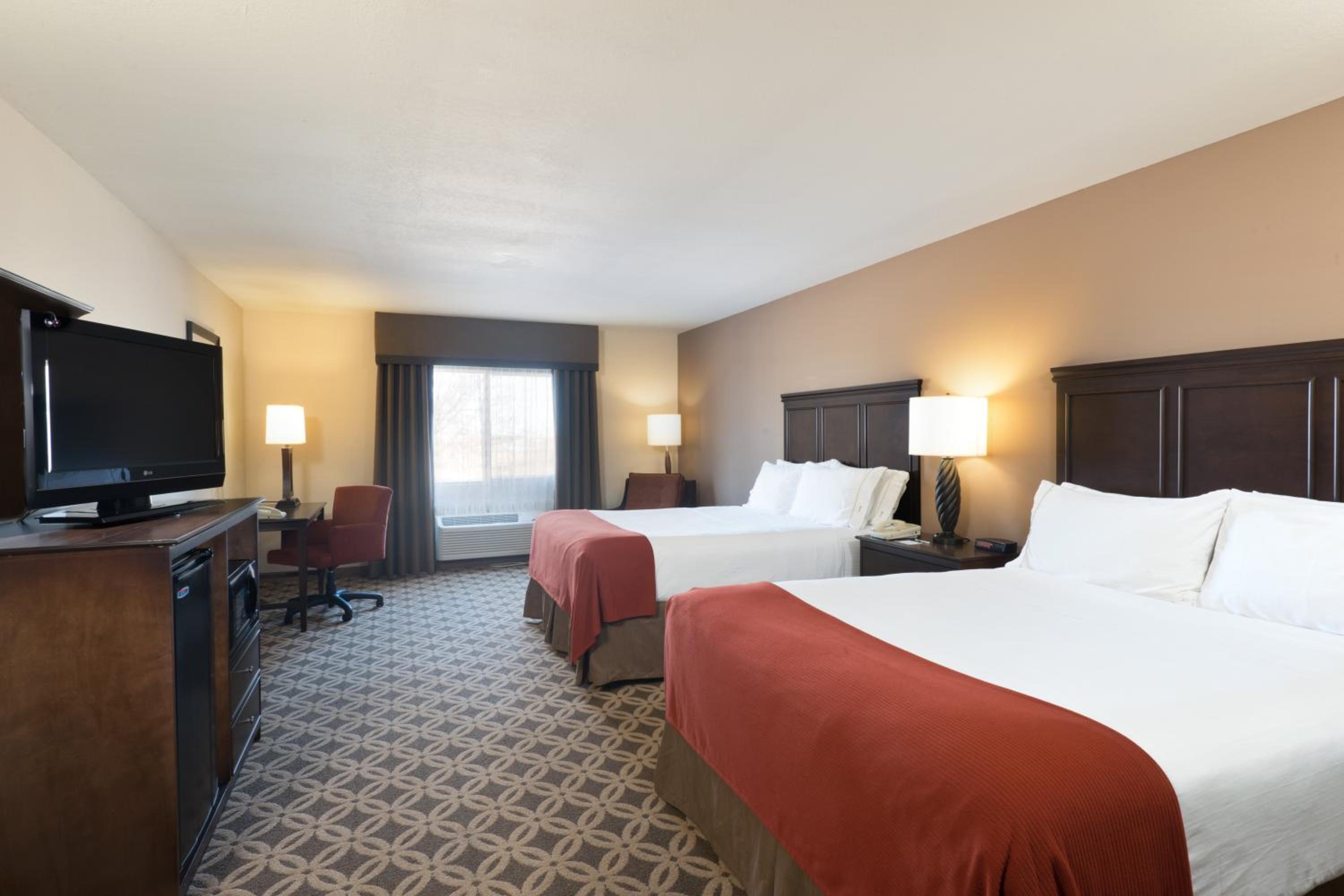 Standard Queen Room with Two Queen Beds - Photo 1