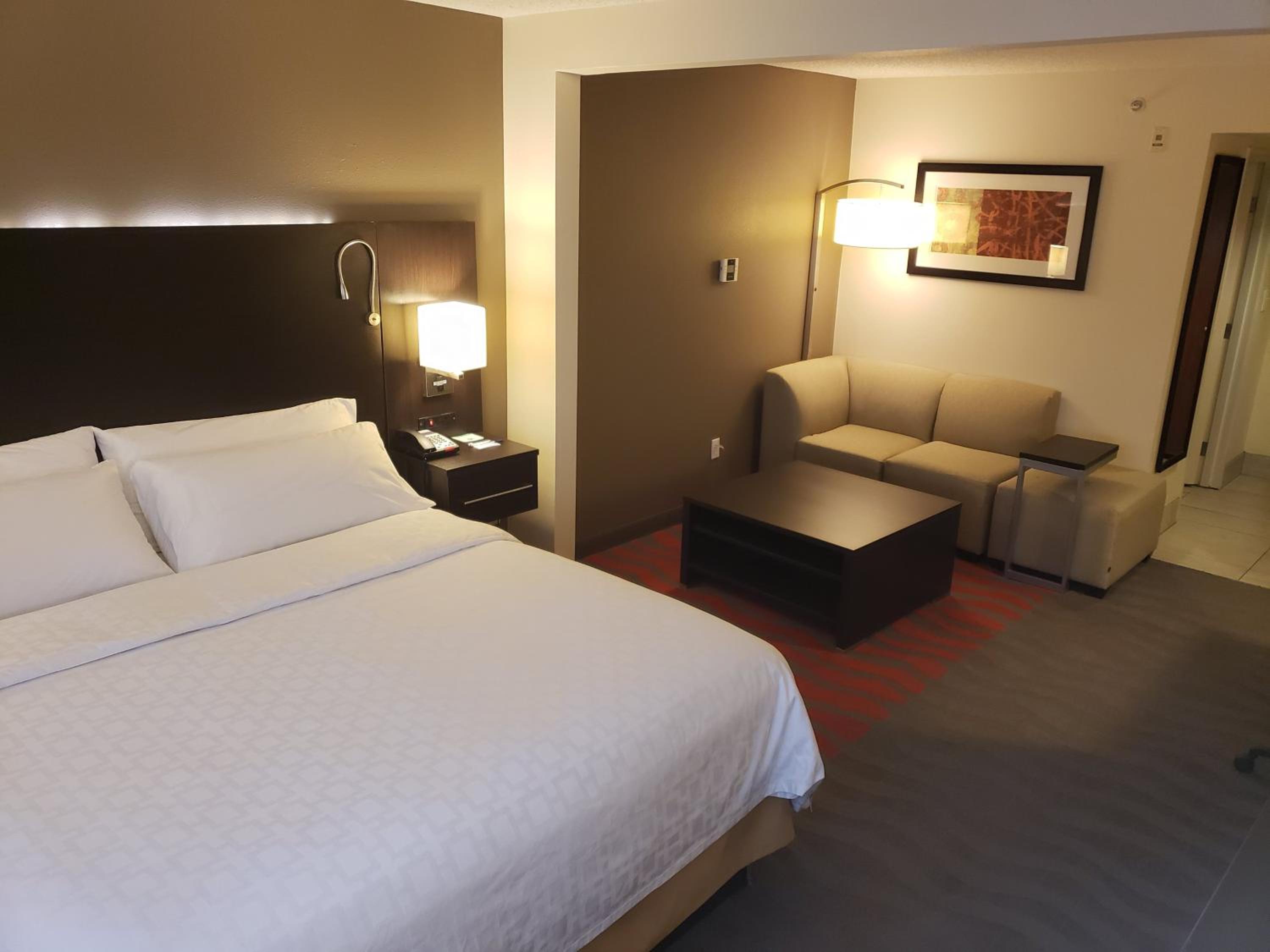 Standard King Room - Photo 3