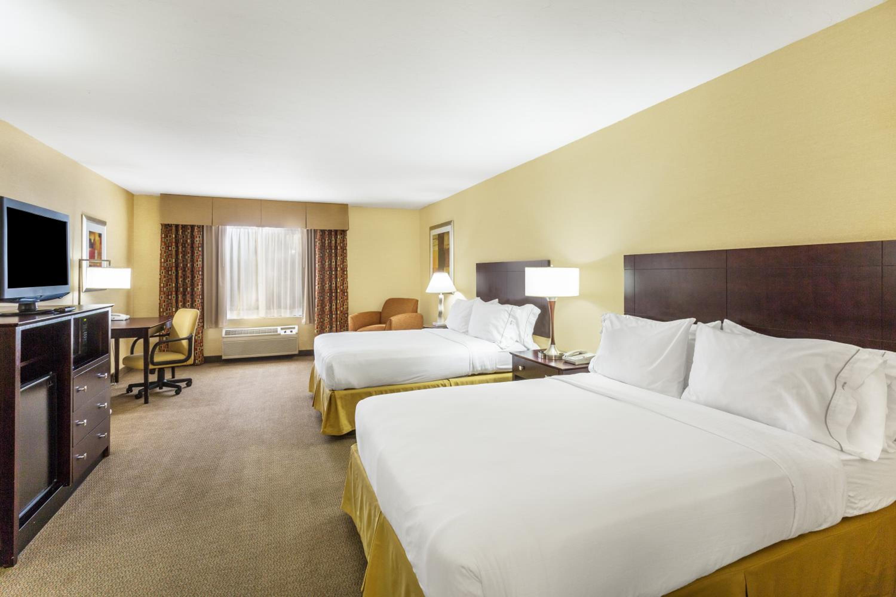 Standard Queen Room with Two Queen Beds