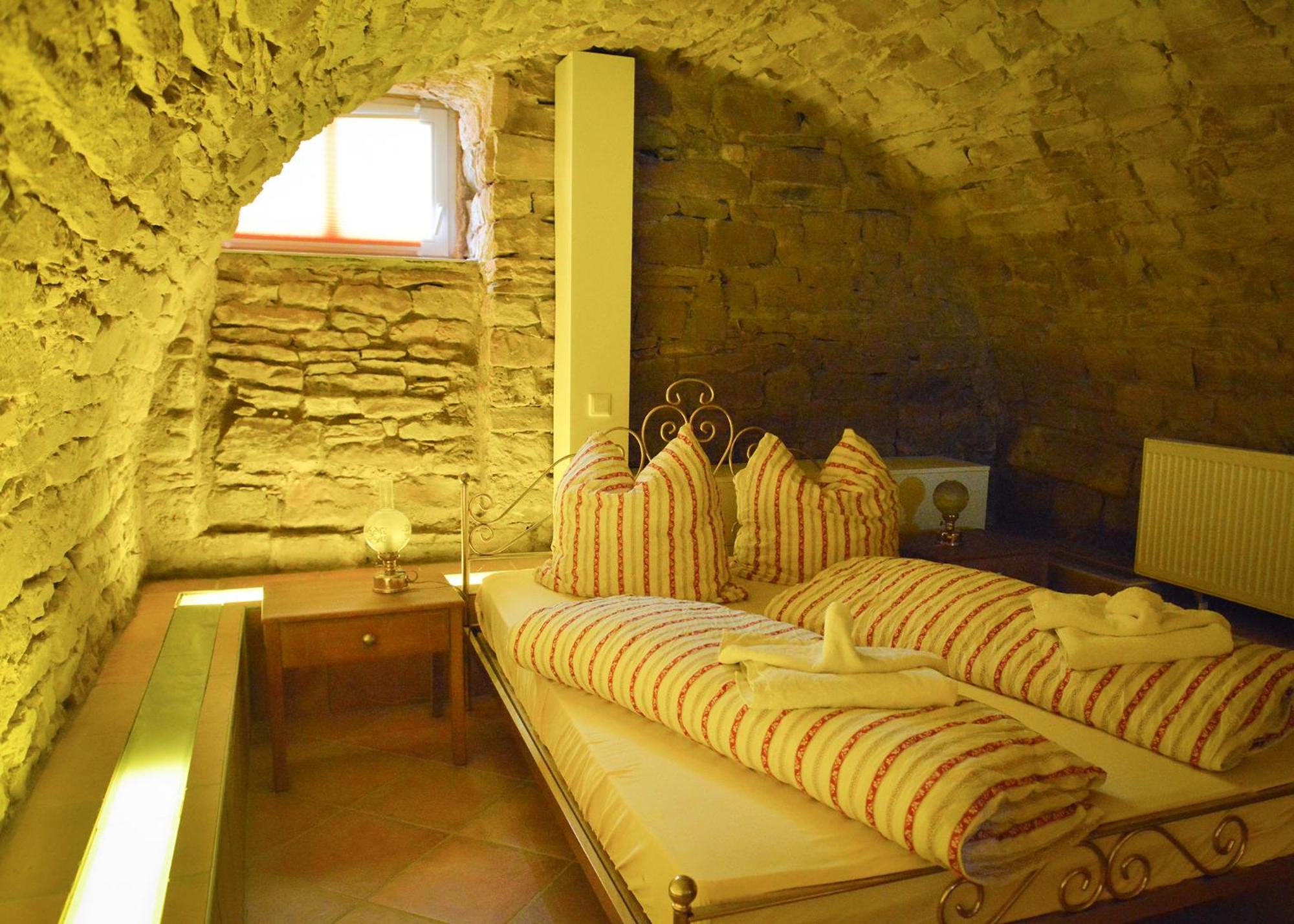 Deluxe Double Room (2 Adults + 1 Child) - Photo 5