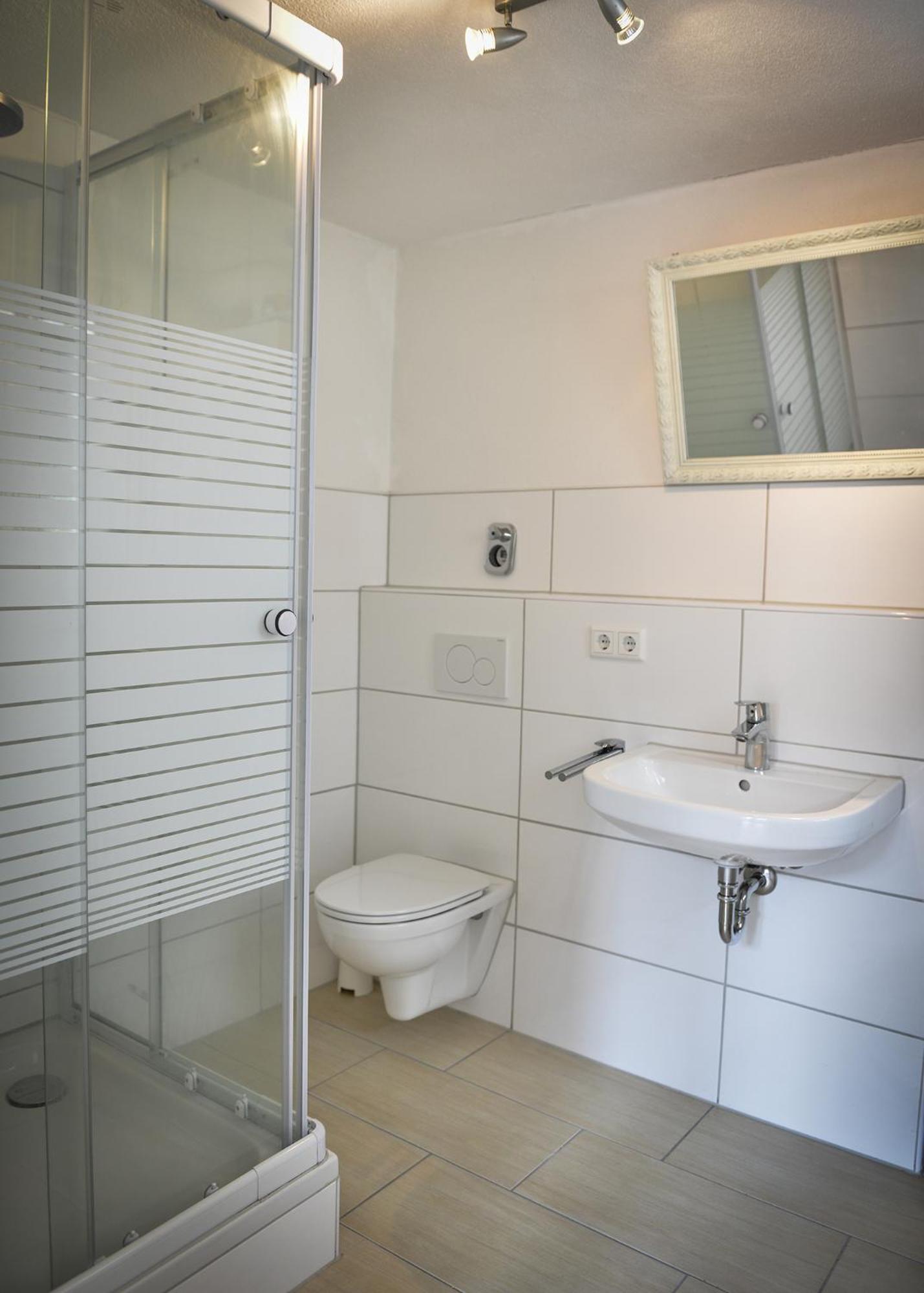 Deluxe Double Room (2 Adults + 1 Child) - Photo 3