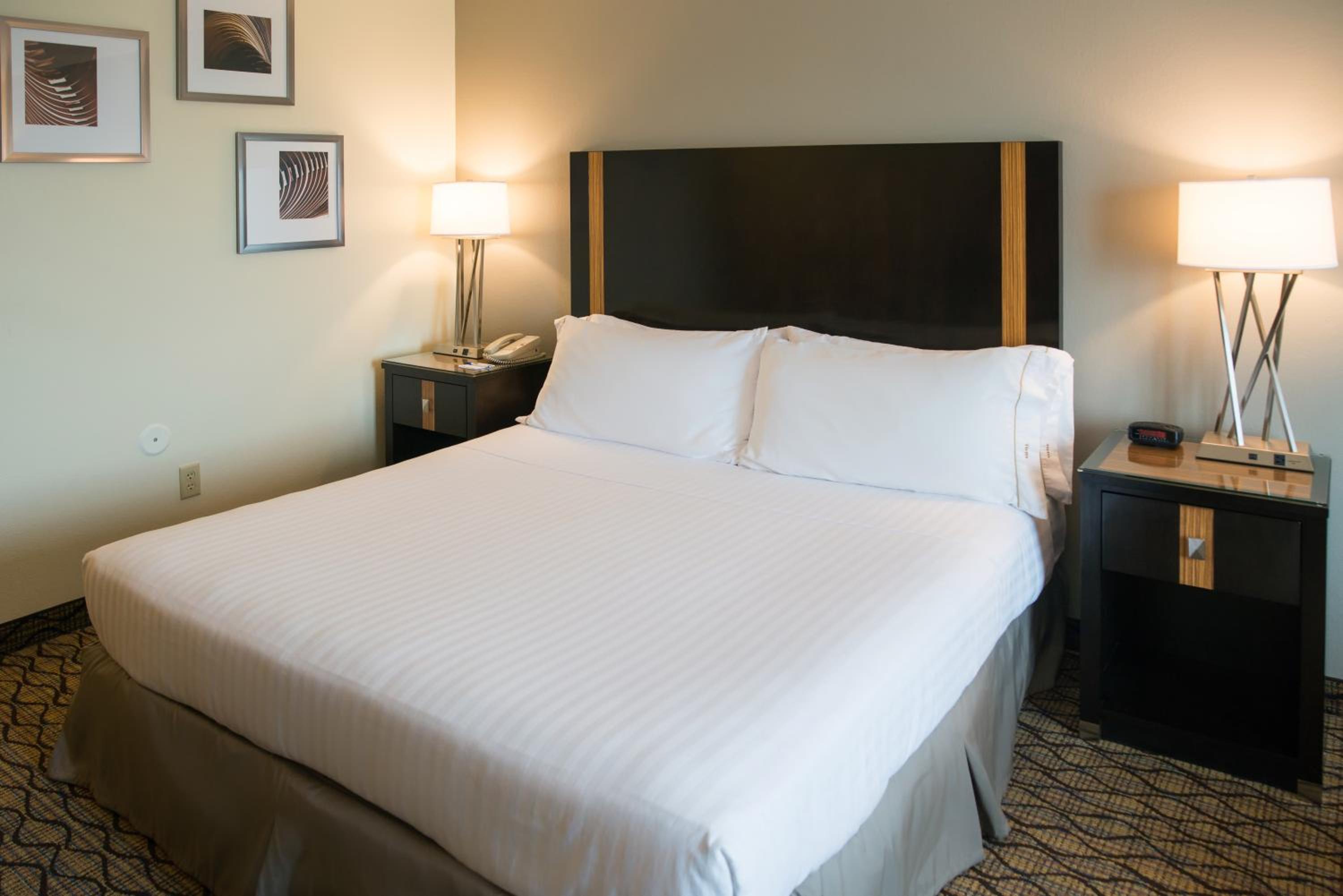 Standard King Room - Photo 4
