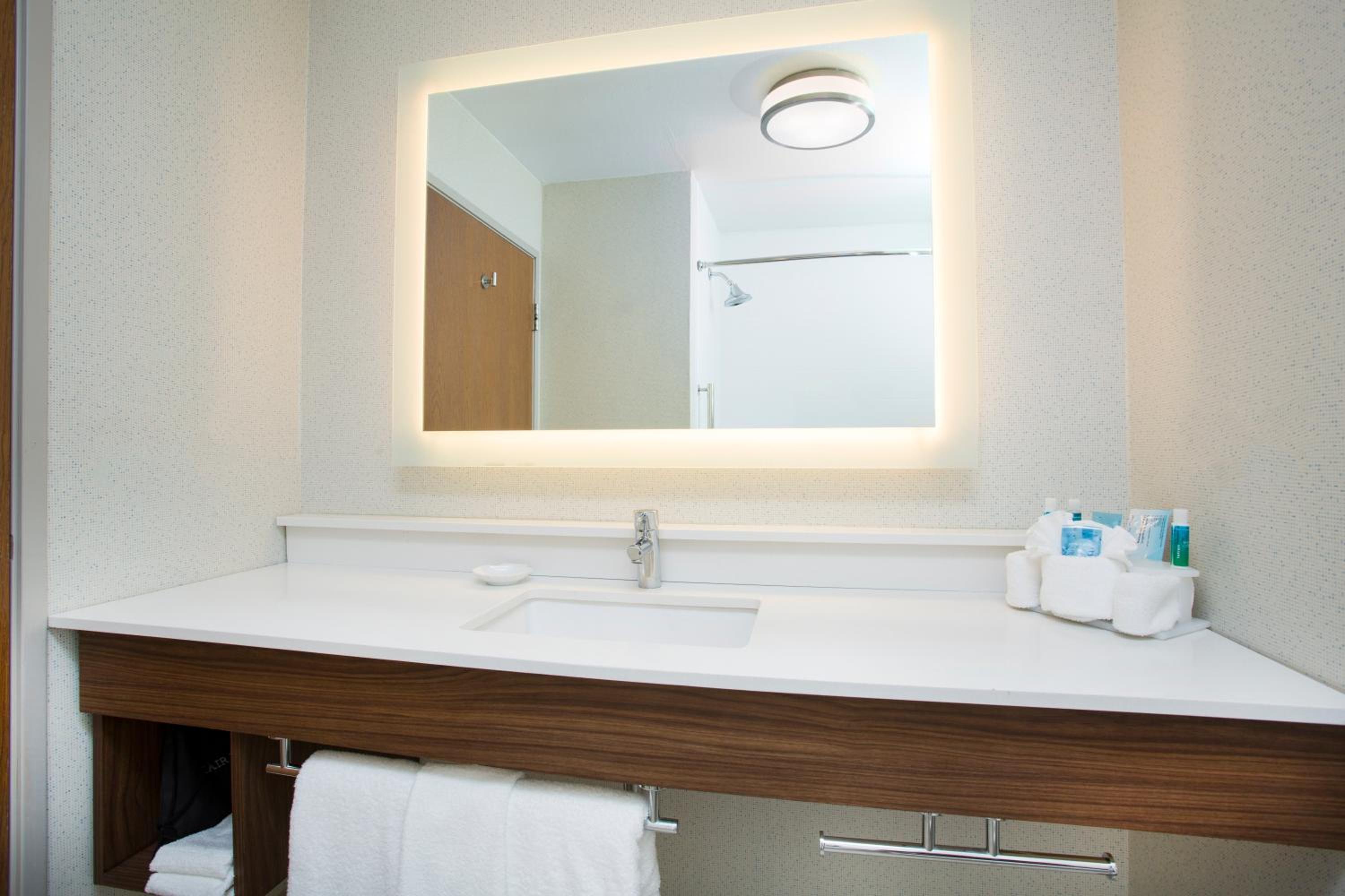 Standard King Room - Photo 6