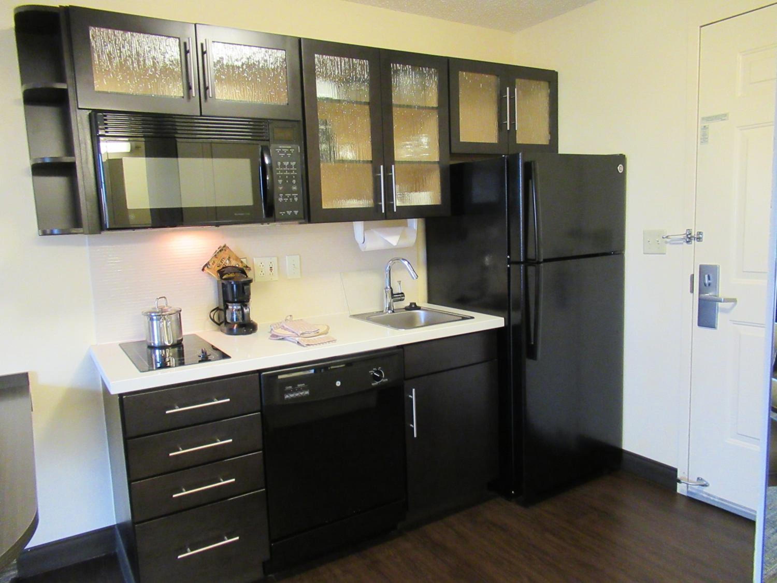 Studio Queen Suite - Photo 7