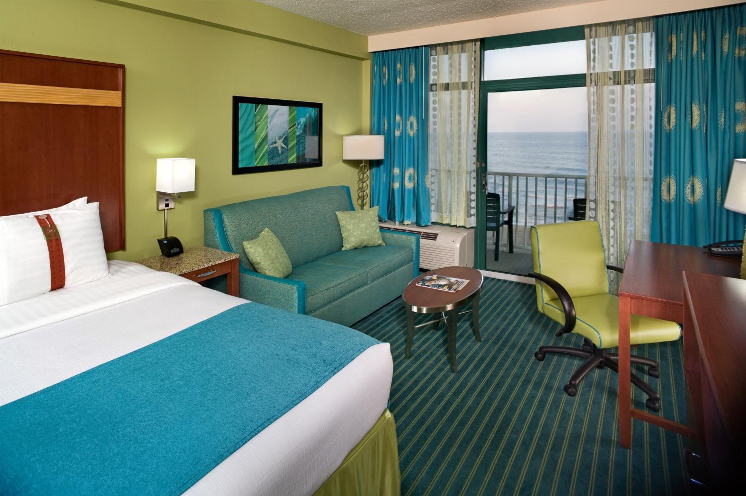 Oceanfront Standard King Room with Sofa Bed - Photo 4