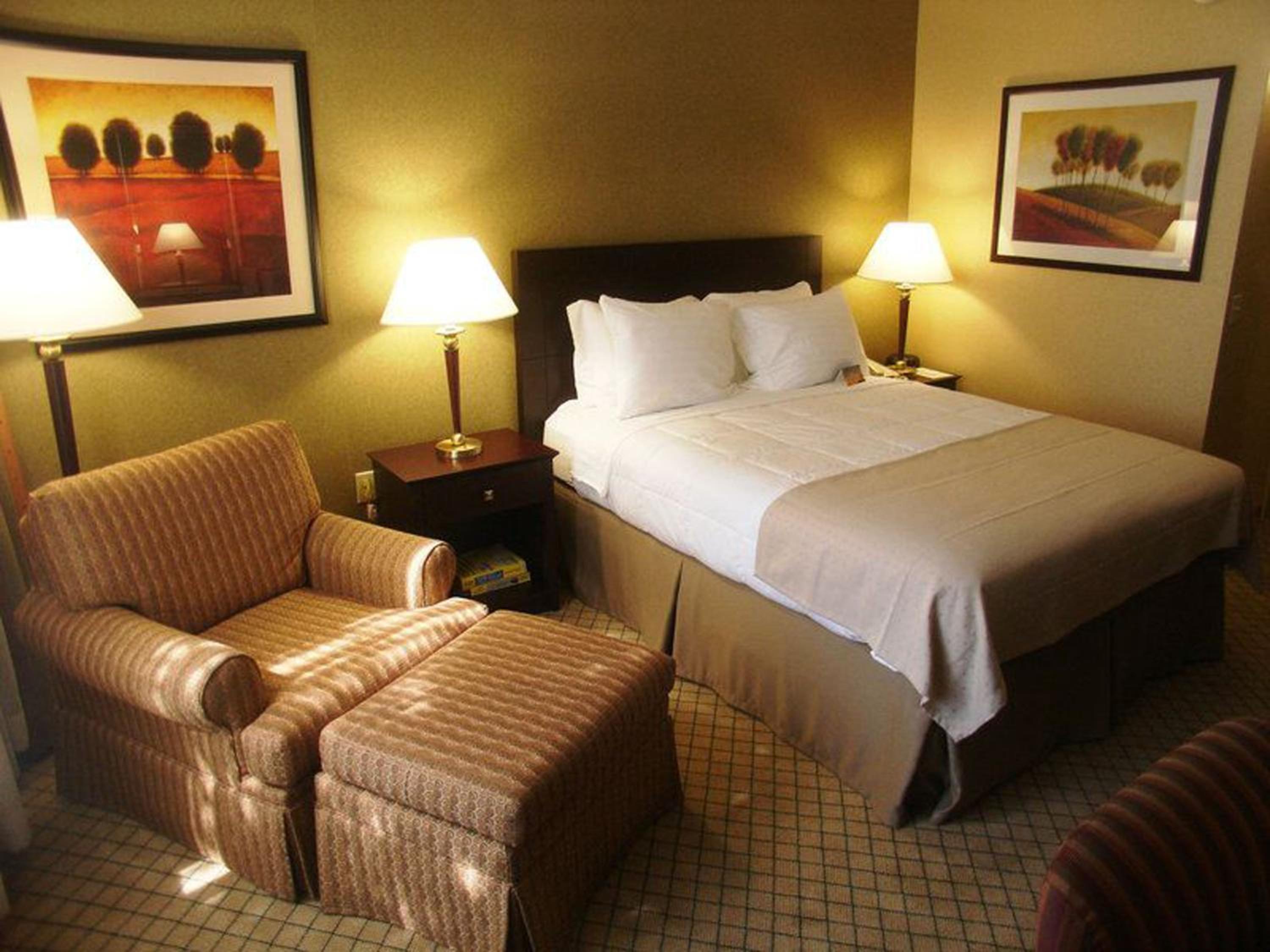 Queen Room - Non-Smoking - Photo 2