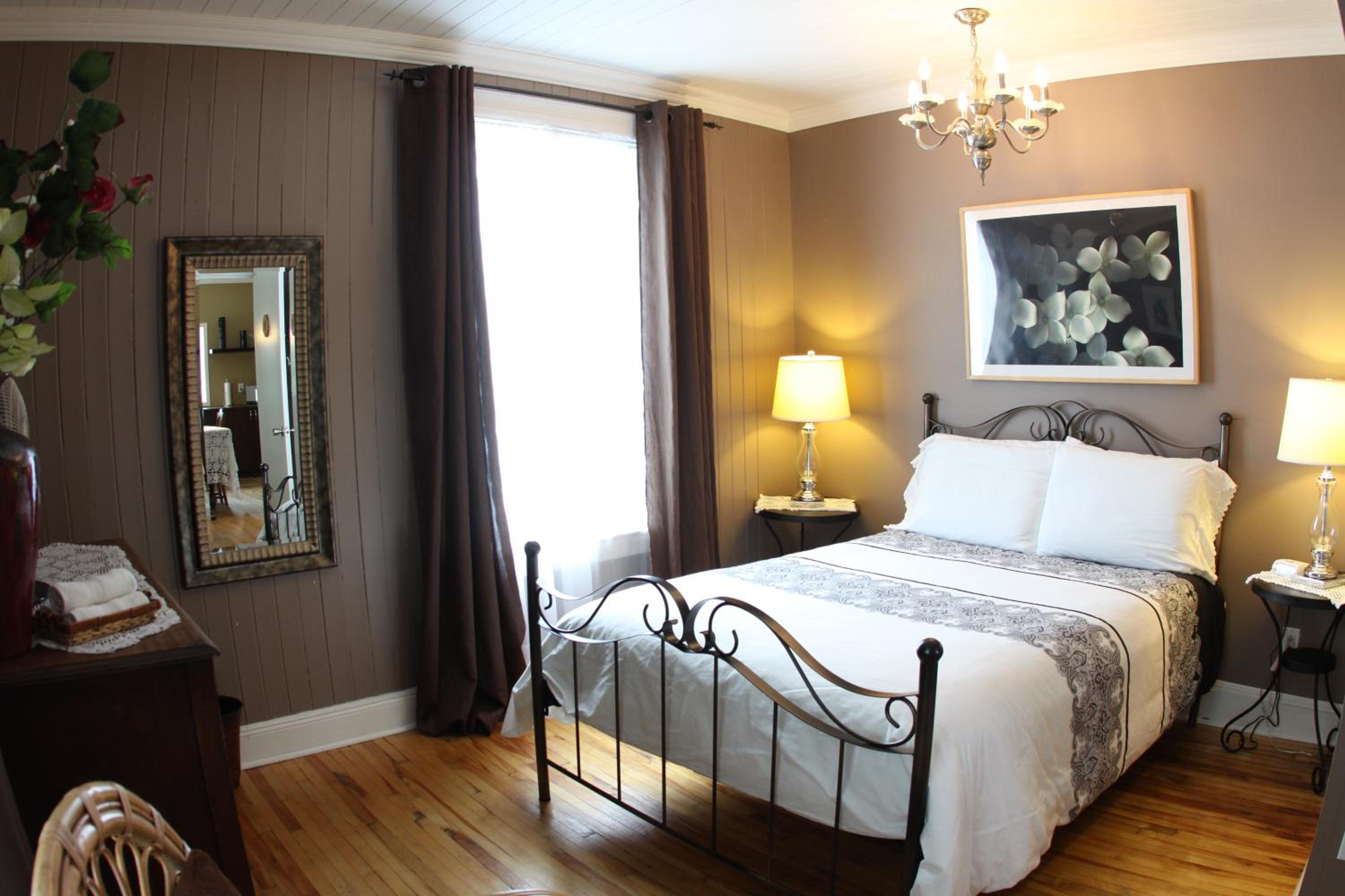 Double Room with Shared Bathroom photo 3