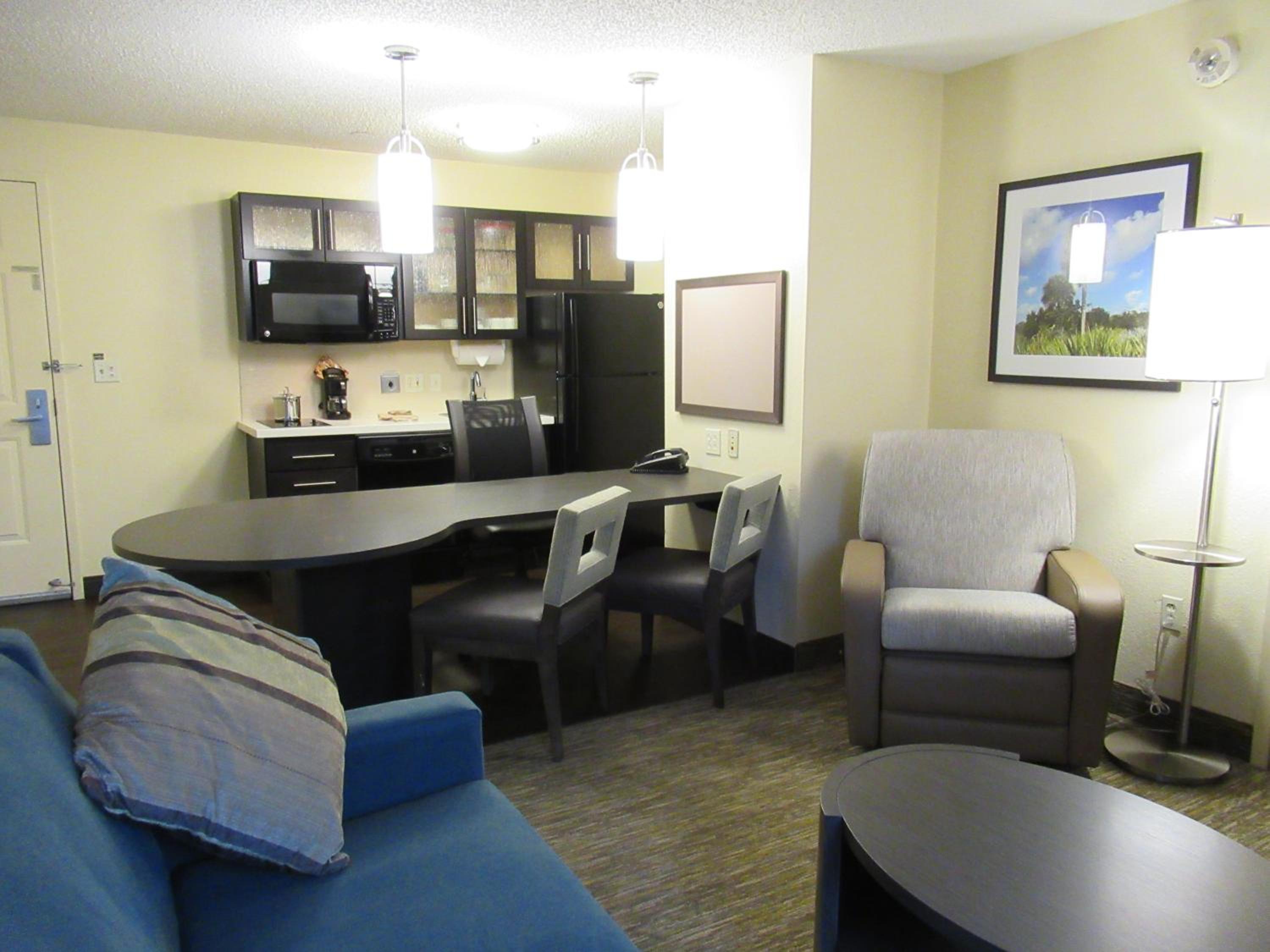 One-Bedroom Queen Suite - Photo 5