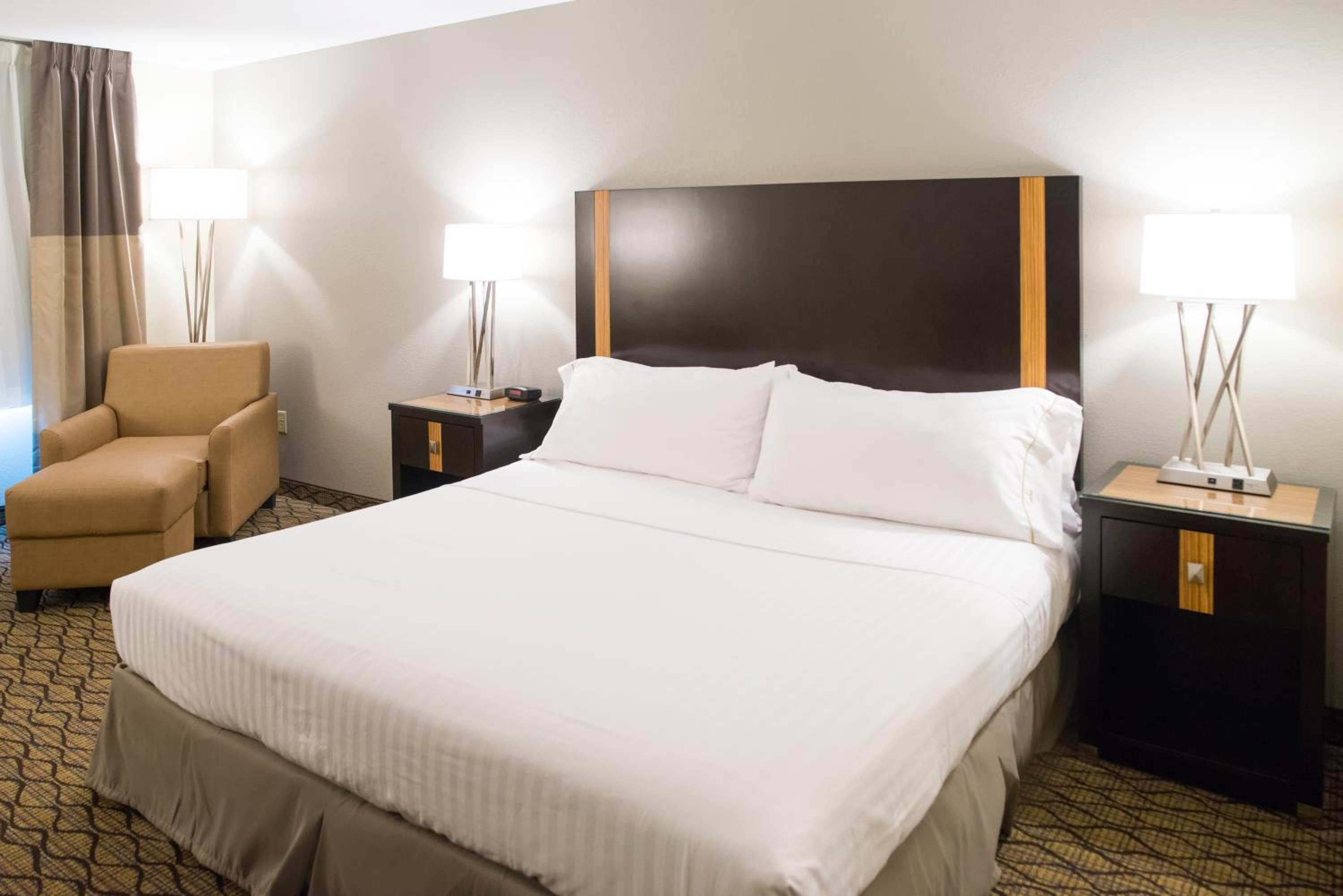 Standard King Room - Photo 2