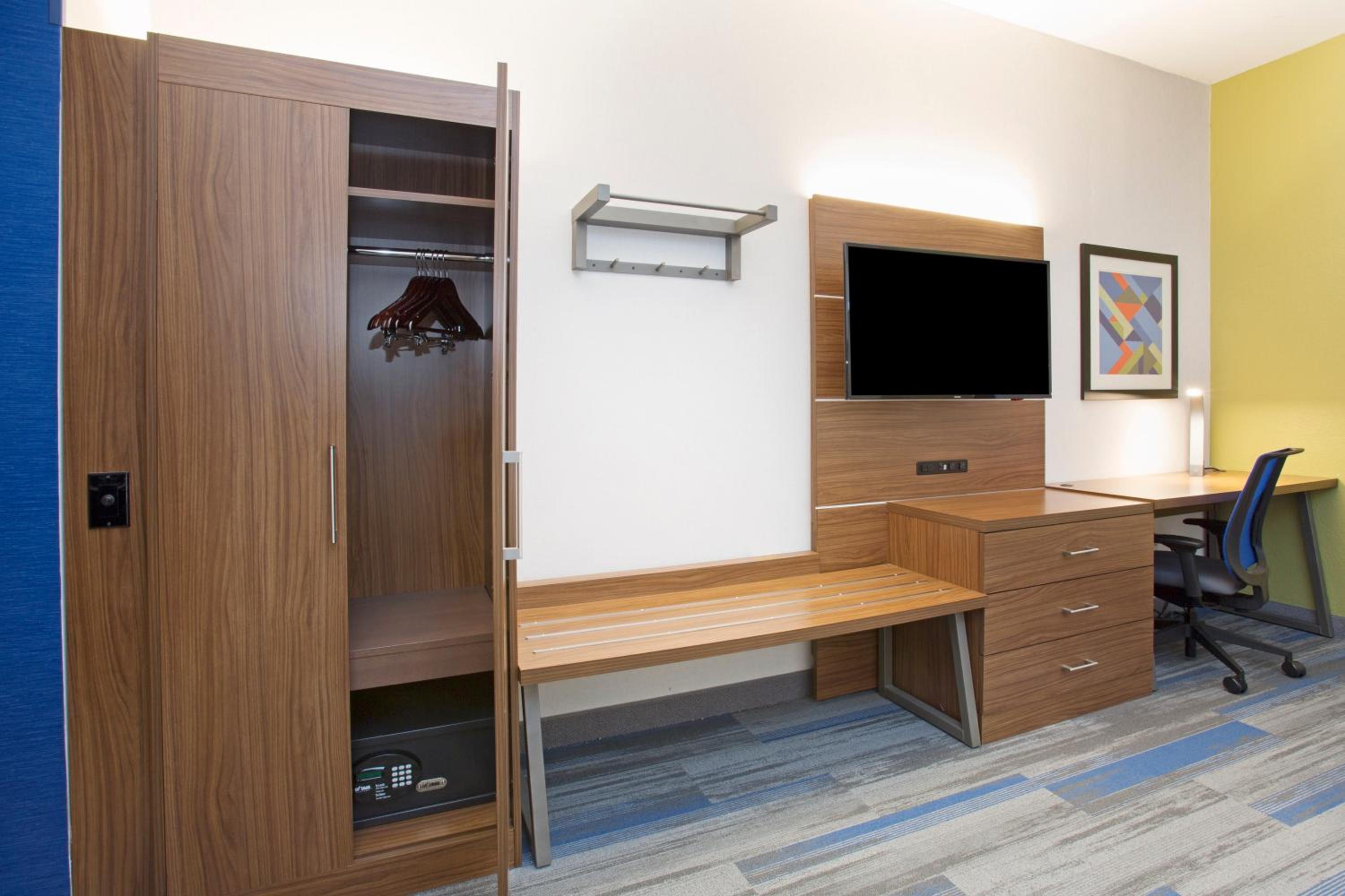Standard King Room - Photo 2