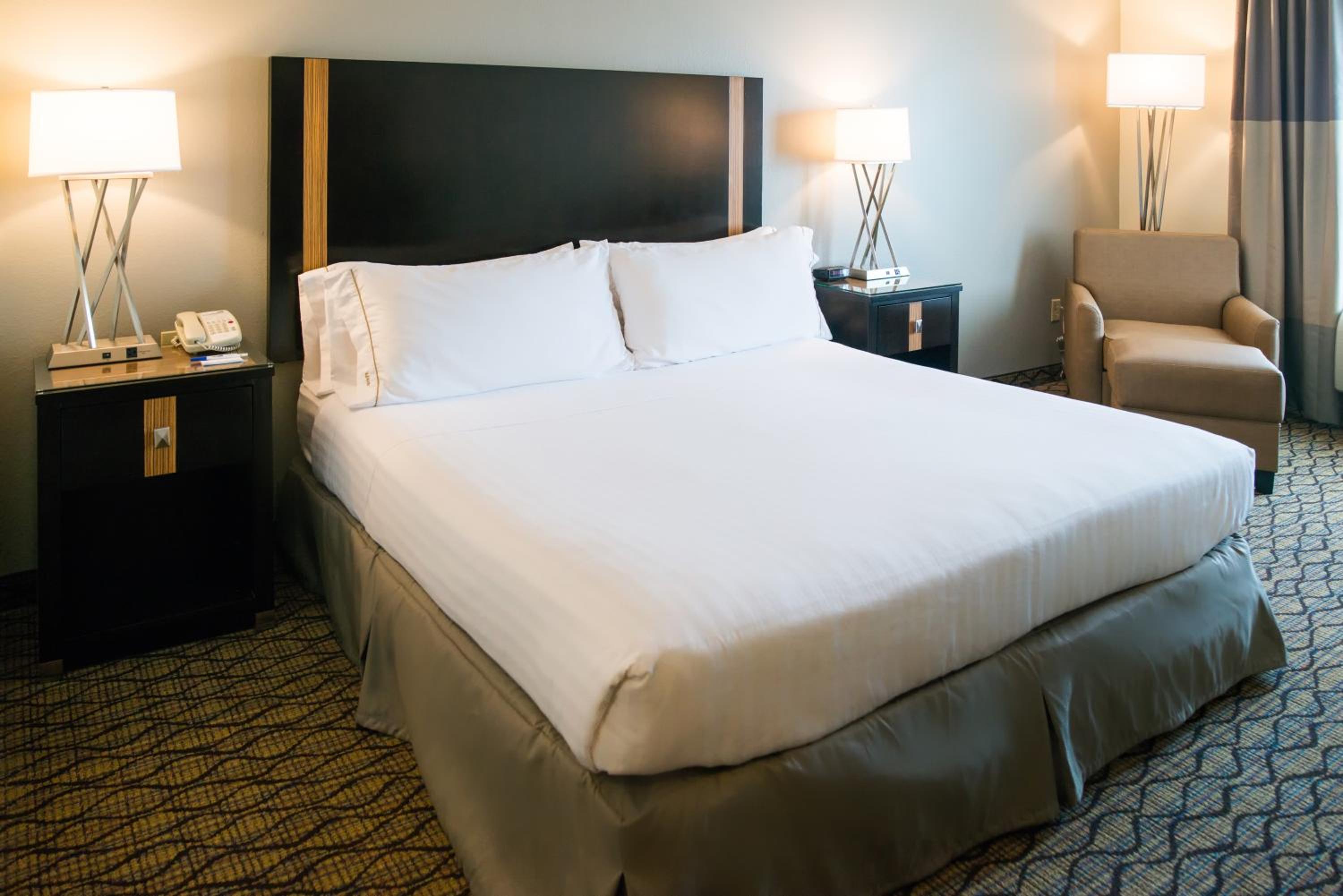 Standard King Room - Photo 3